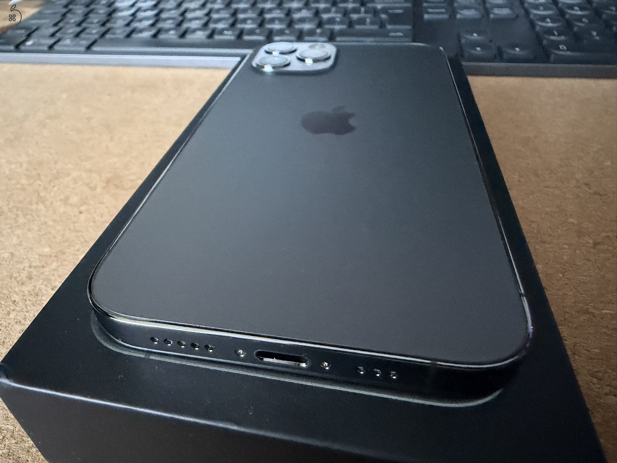 Eladó egy kártya független iPhone 12 Pro 256 GB grafit szürke színben! 