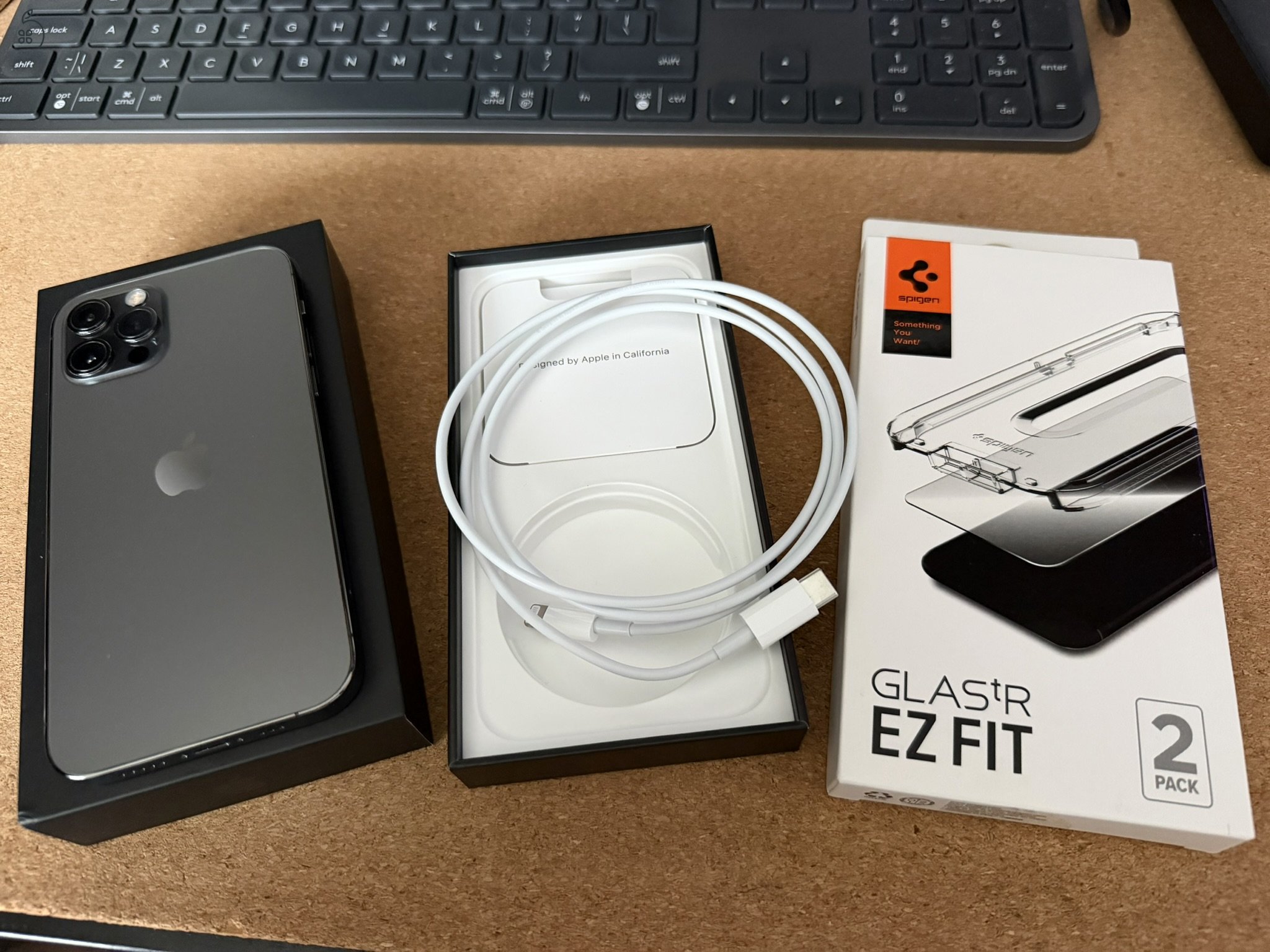 Eladó egy kártya független iPhone 12 Pro 256 GB grafit szürke színben! 