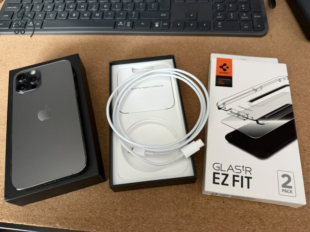 Eladó egy kártya független iPhone 12 Pro 256 GB grafit szürke színben! 