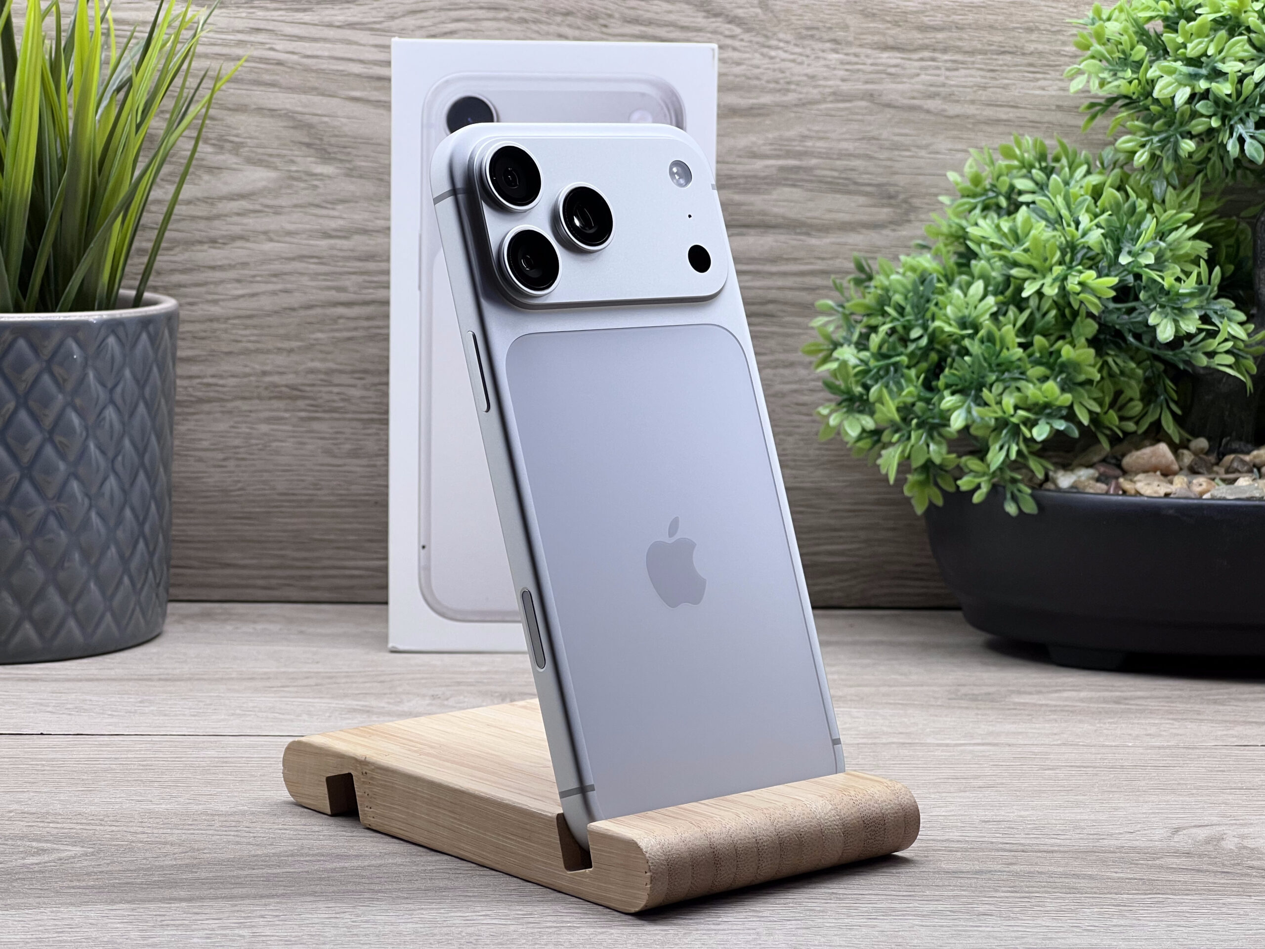 Hibátlan iPhone 17 Pro Max Silver 512GB 2 ÉV Garanciával 93%
