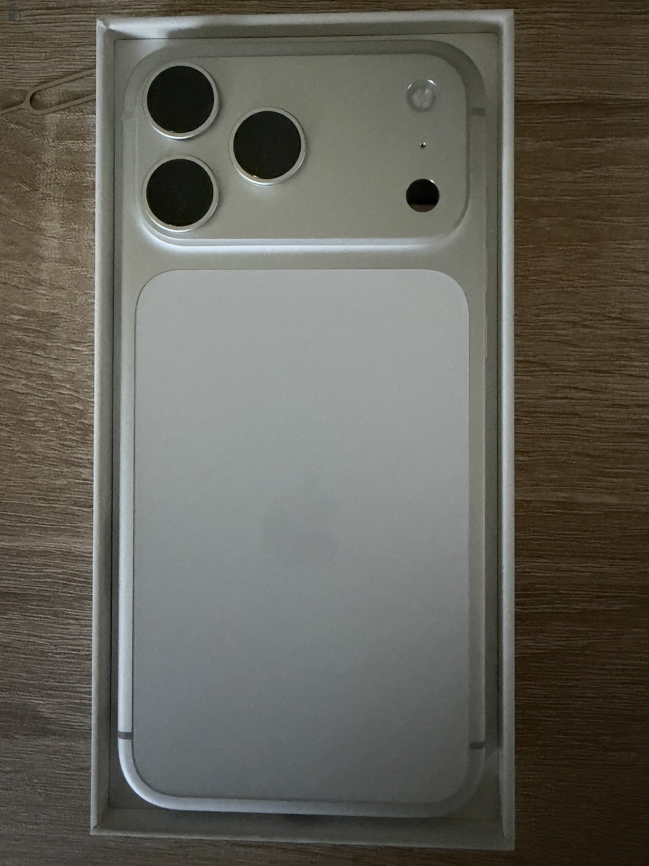 Iphone 17 pro max 256GB, ezüst, 3 ciklus