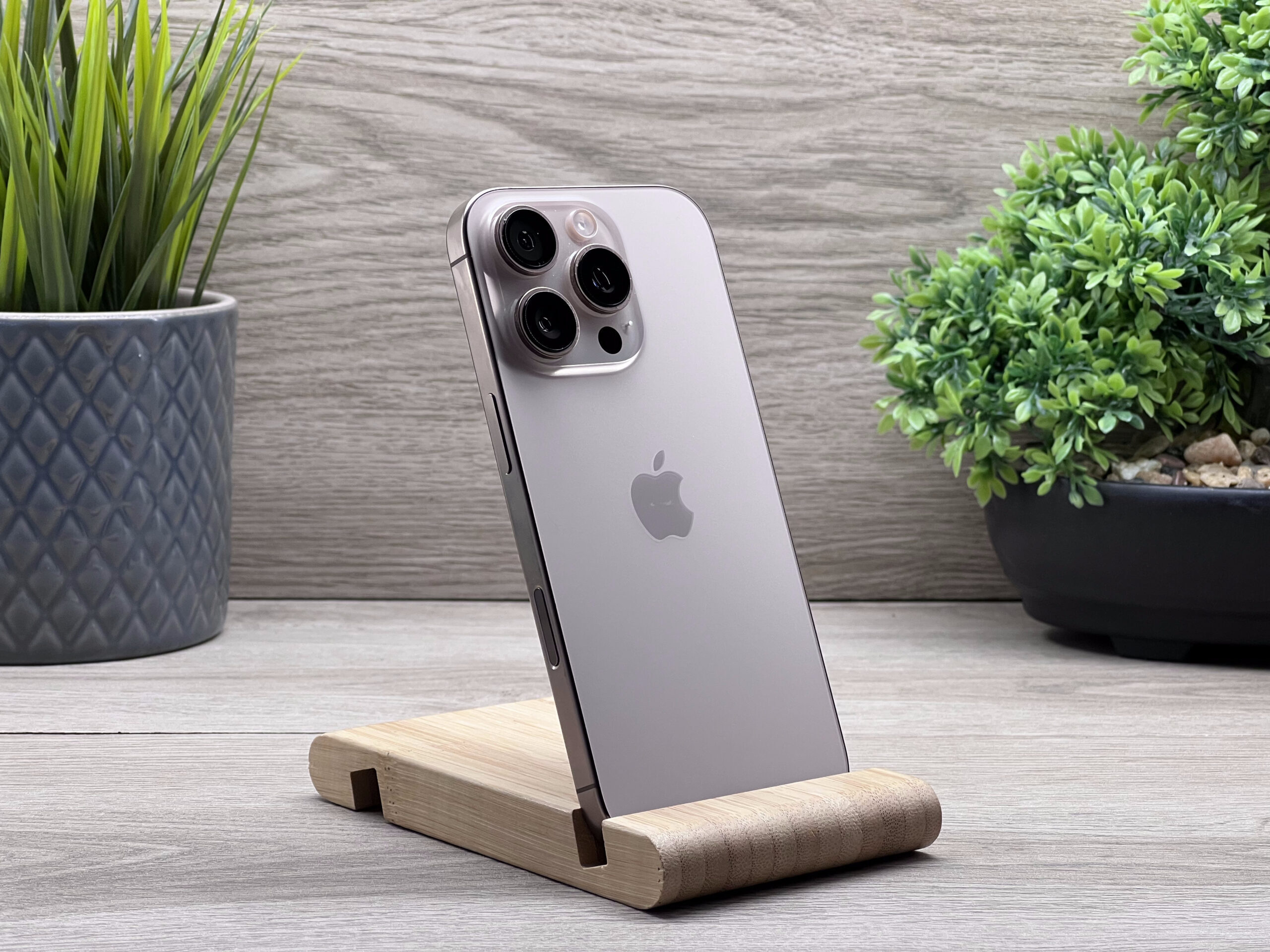 Hibátlan iPhone 16 Pro Desert Titanium 128GB 2 ÉV Garanciával Számlával