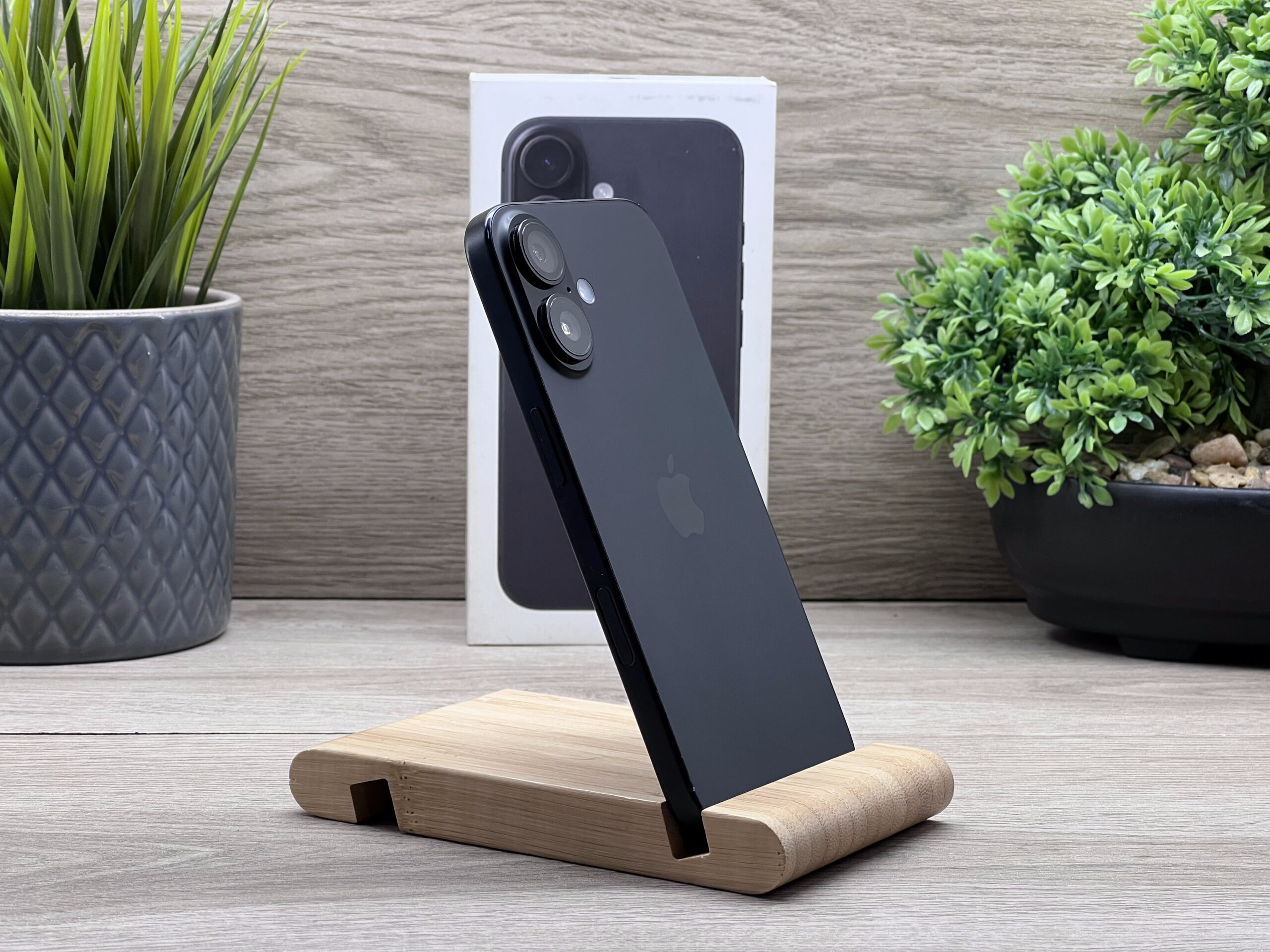 iPhone 16 Black 128GB 2 ÉV Garanciával Számlával