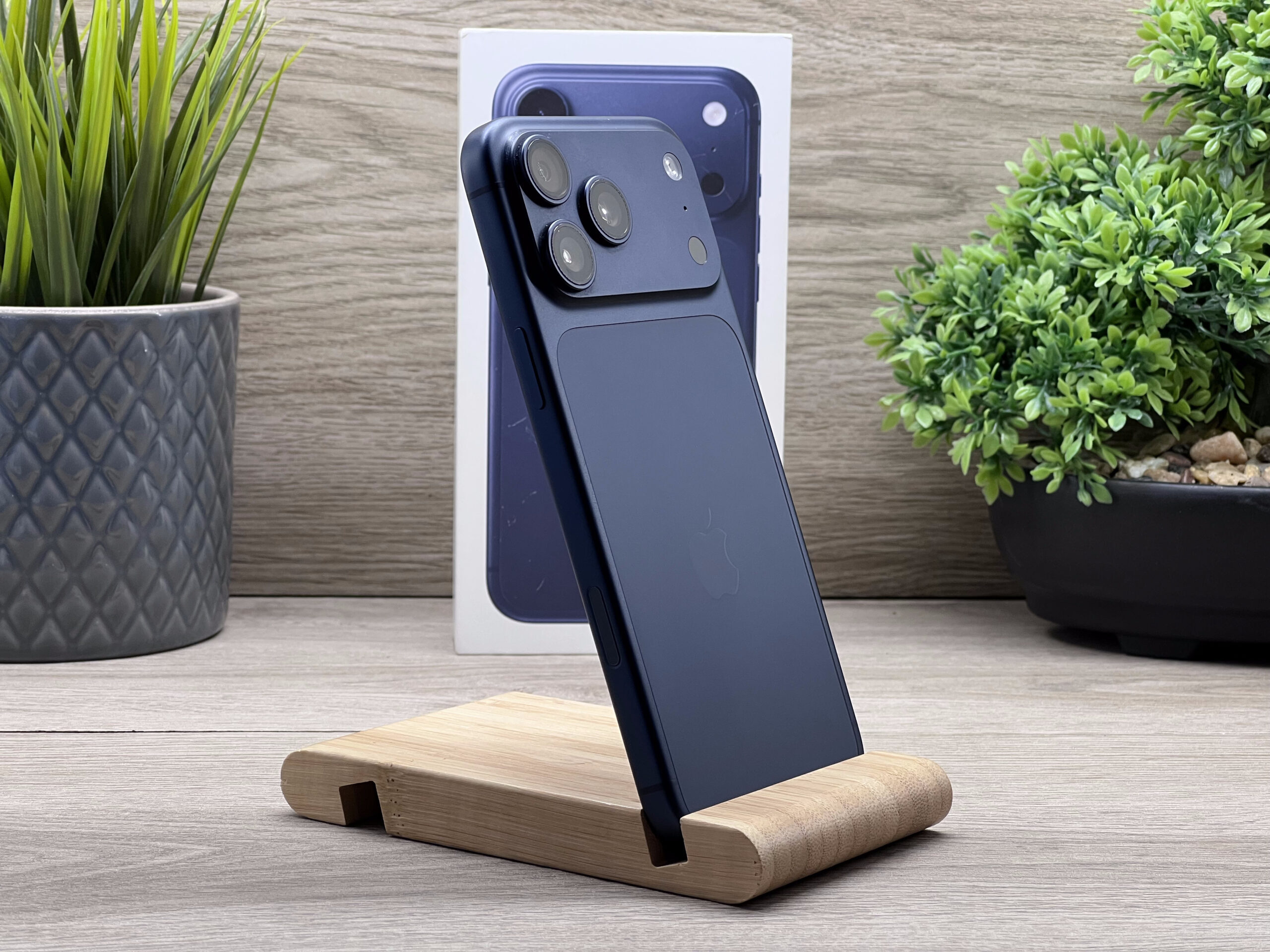 Hibátlan iPhone 17 Pro Max Deep Blue 256GB 2 ÉV Garanciával Számlával