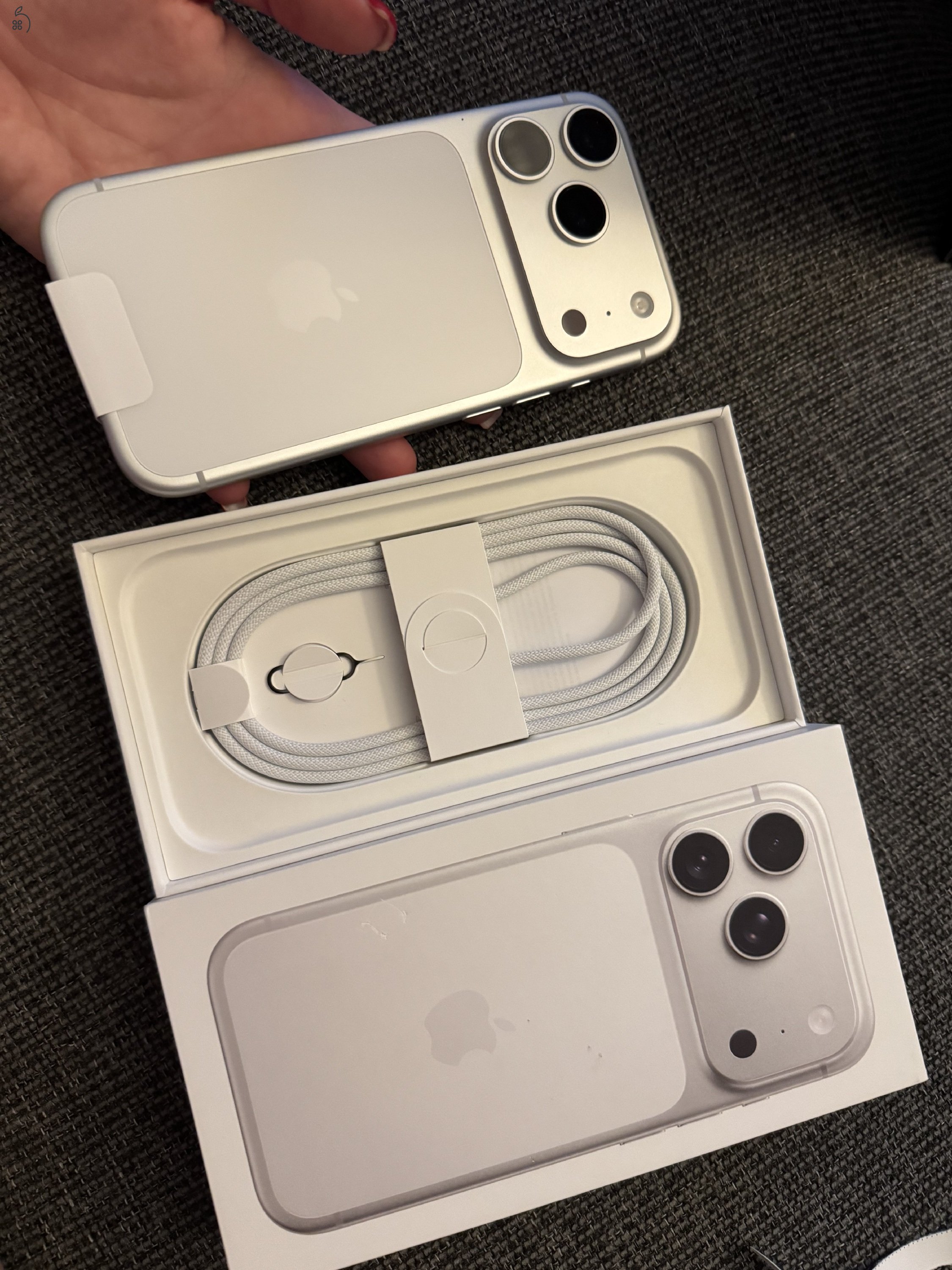 Eladó Iphone 17 Pro 256 GB ezüst