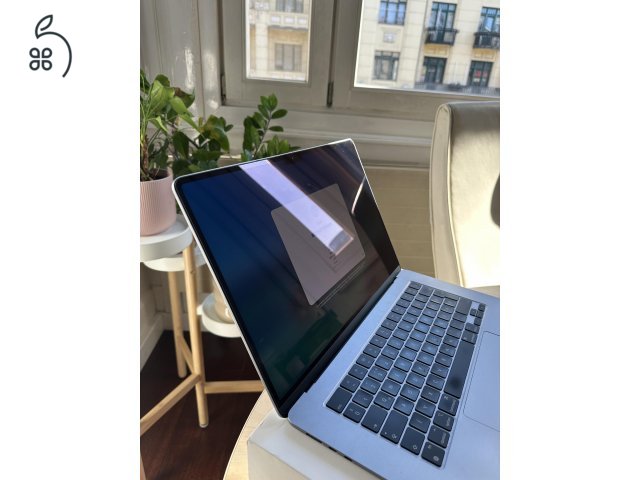 MacBook Air 15” (2023) - M2 / 8 GB RAM / 256 GB SSD