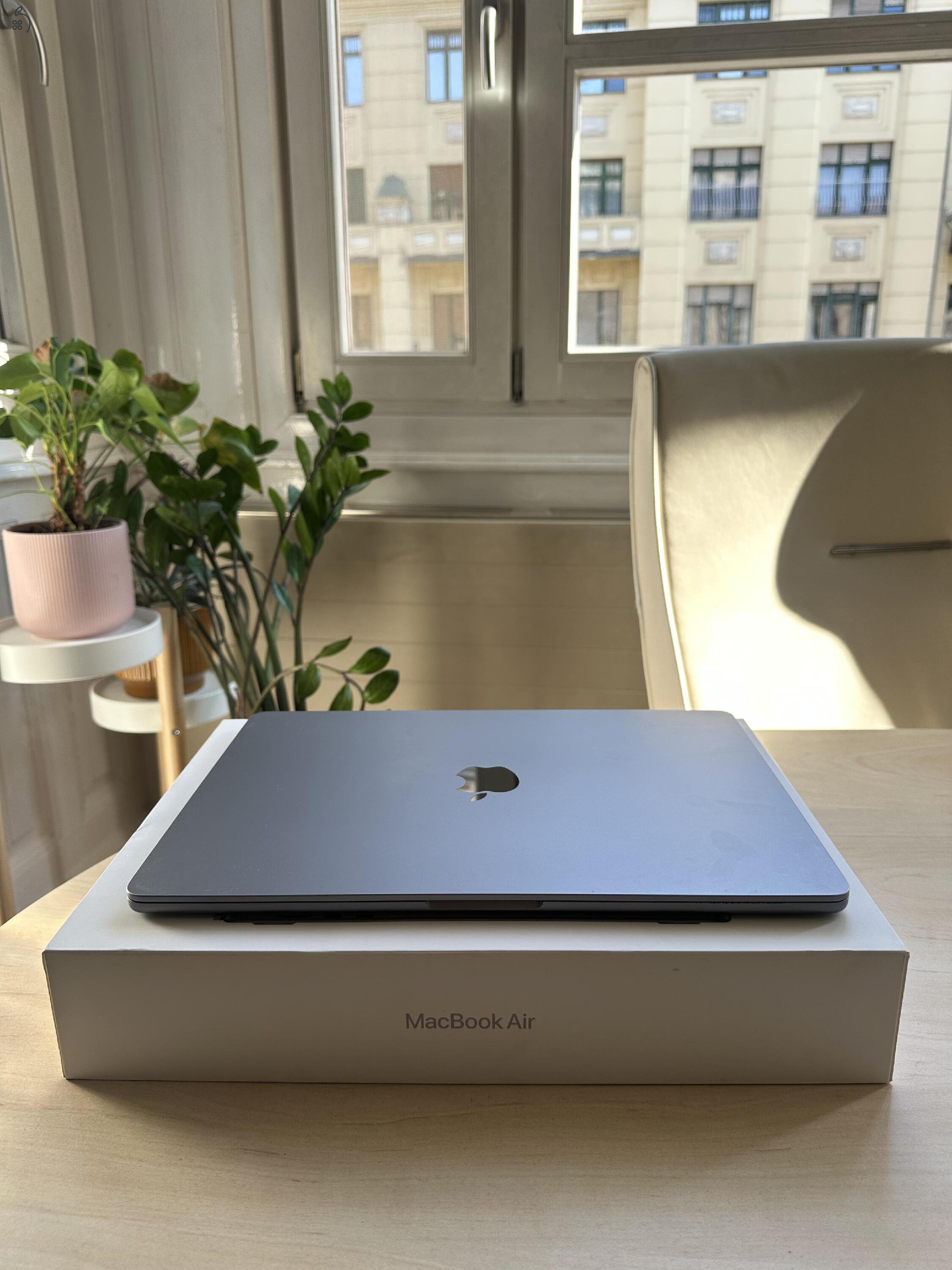 MacBook Air 15” (2023) - M2 / 8 GB RAM / 256 GB SSD