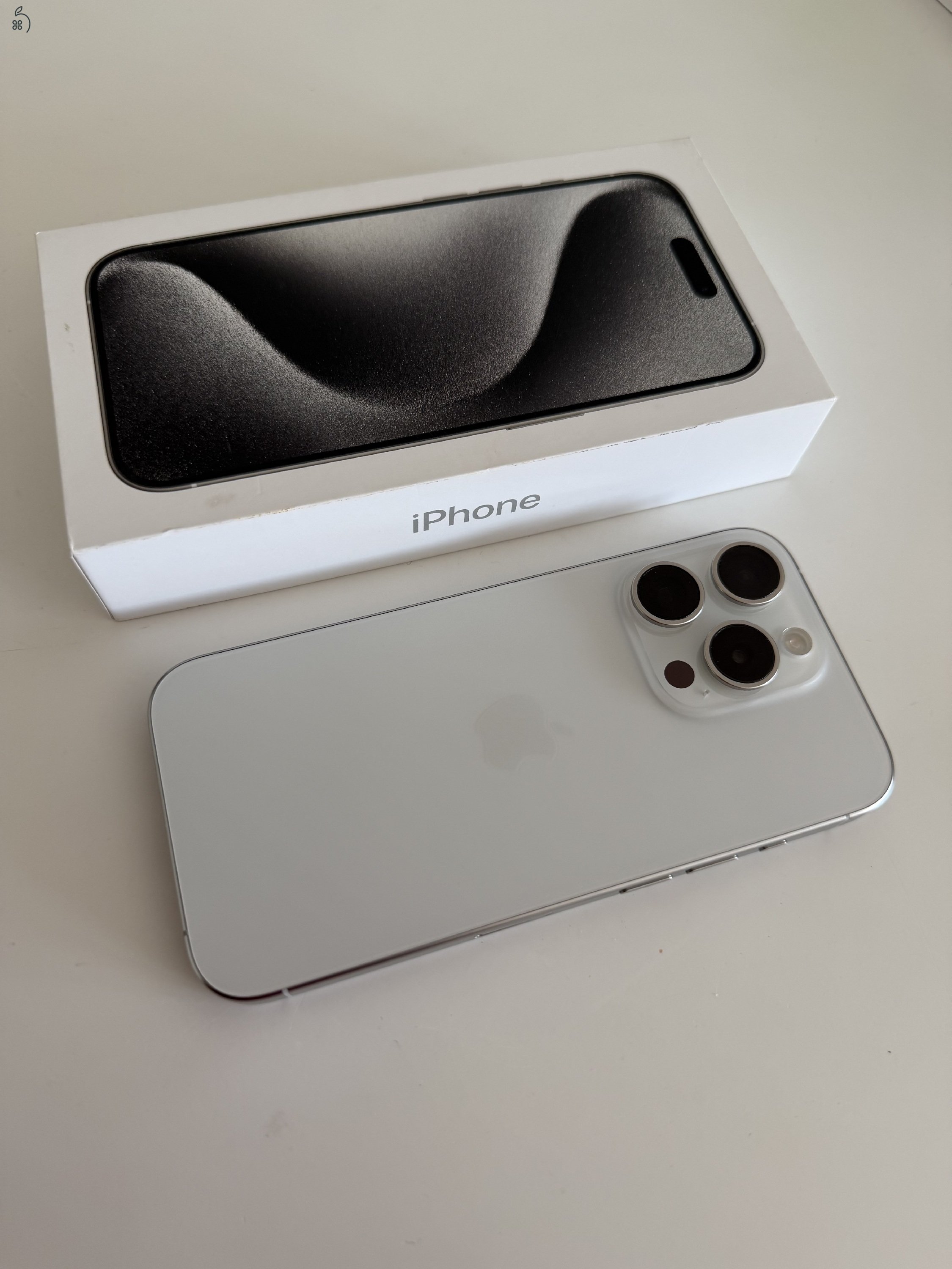 Eladó iPhone 15 Pro fehér titán 128 GB