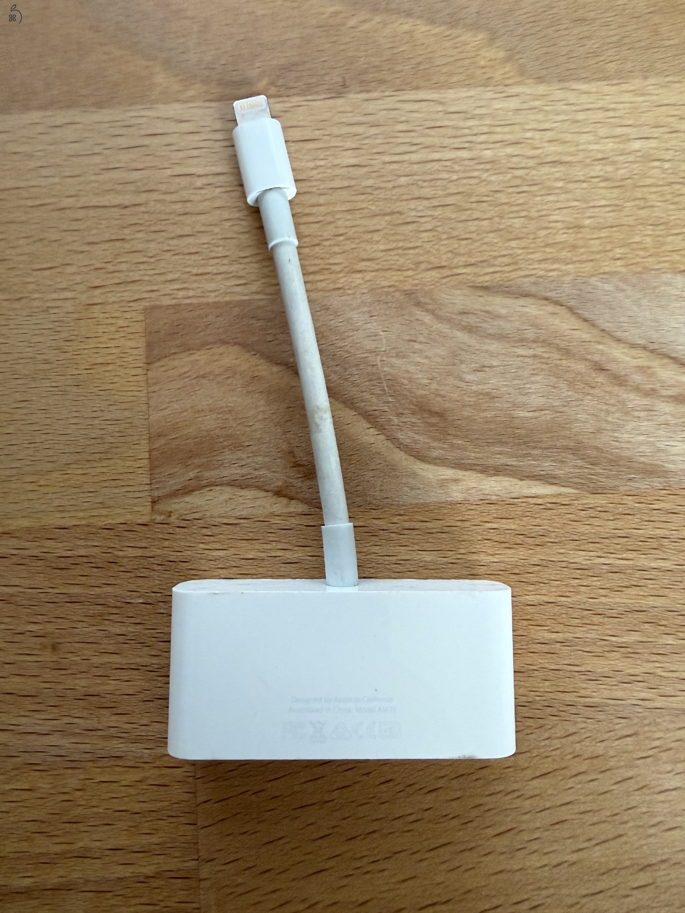 Apple Lightning VGA adapter és töltő csatlakozó - A1439
