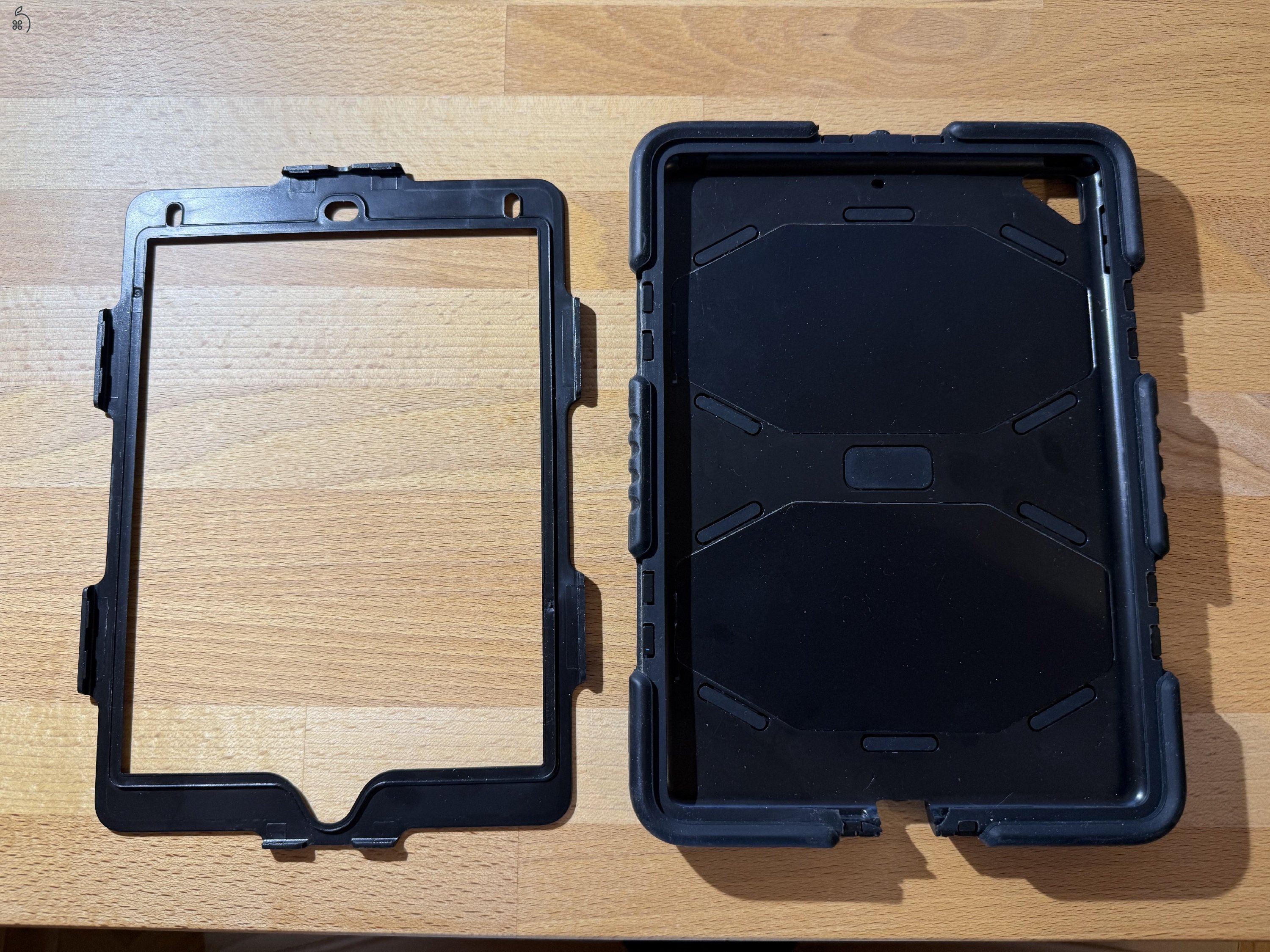 Ütésálló páncéltok iPad 9,7 5./6. generációs iPad-ekhez kitámasztóval