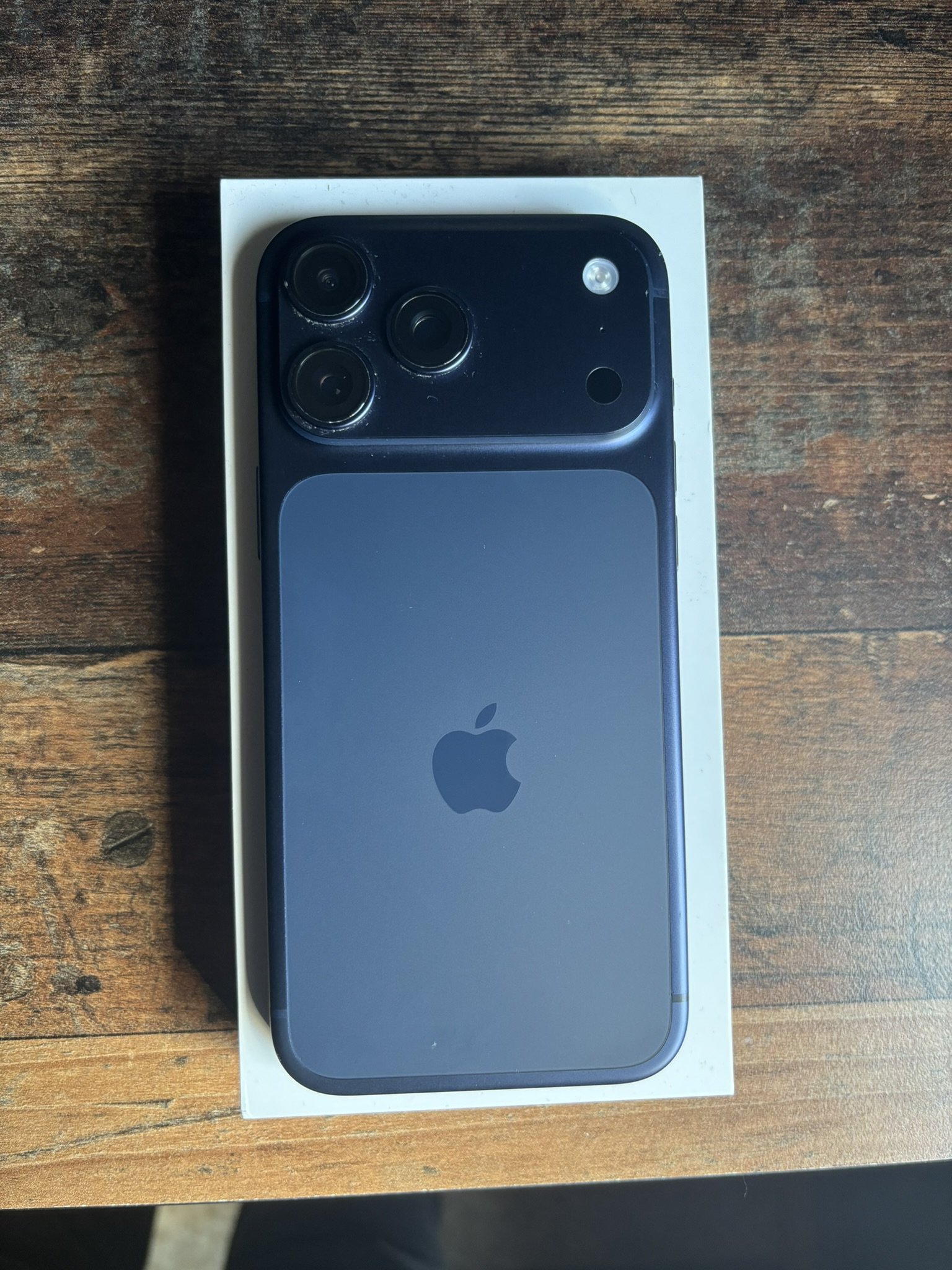iPhone 17 Pro Max kék 256Gb + Nomad Bőrtok 100% akku
