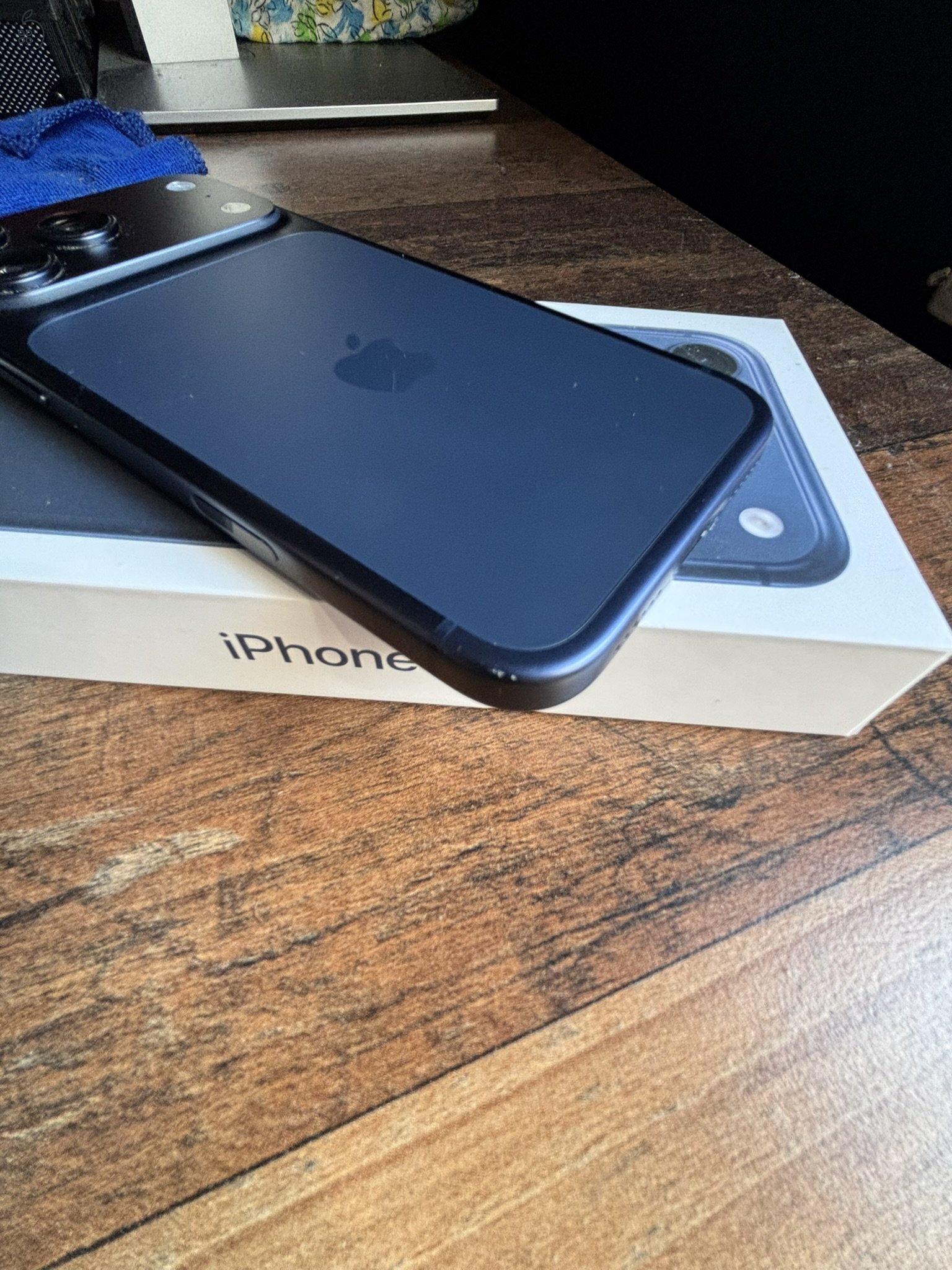 iPhone 17 Pro Max kék 256Gb + Nomad Bőrtok 100% akku