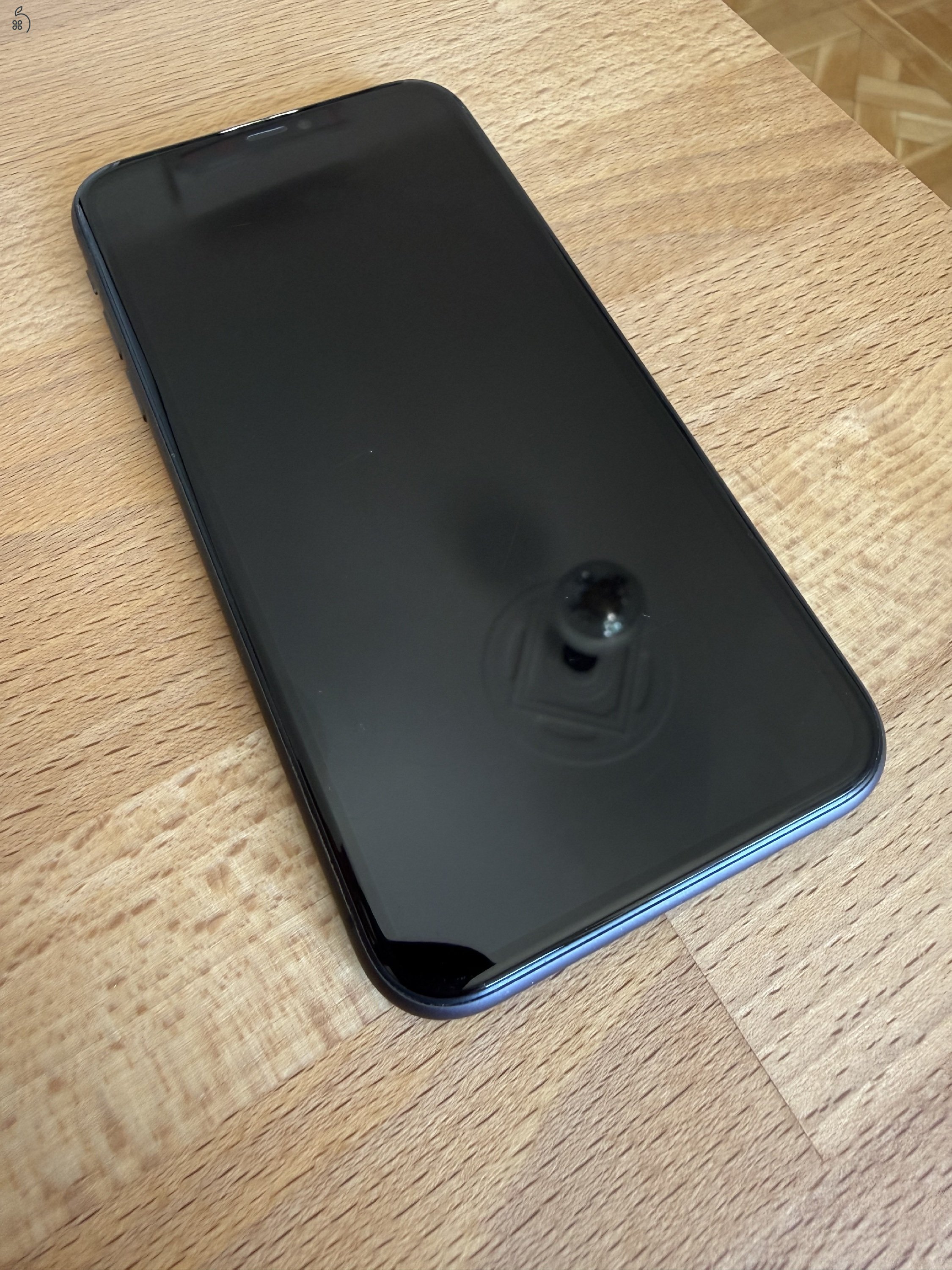 Apple iPhone 11 64 GB fekete színben