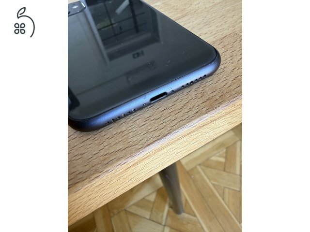 Apple iPhone 11 64 GB fekete színben