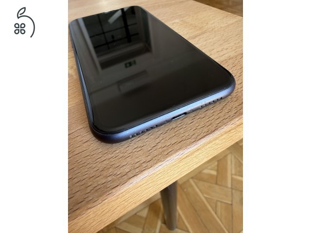 Apple iPhone 11 64 GB fekete színben