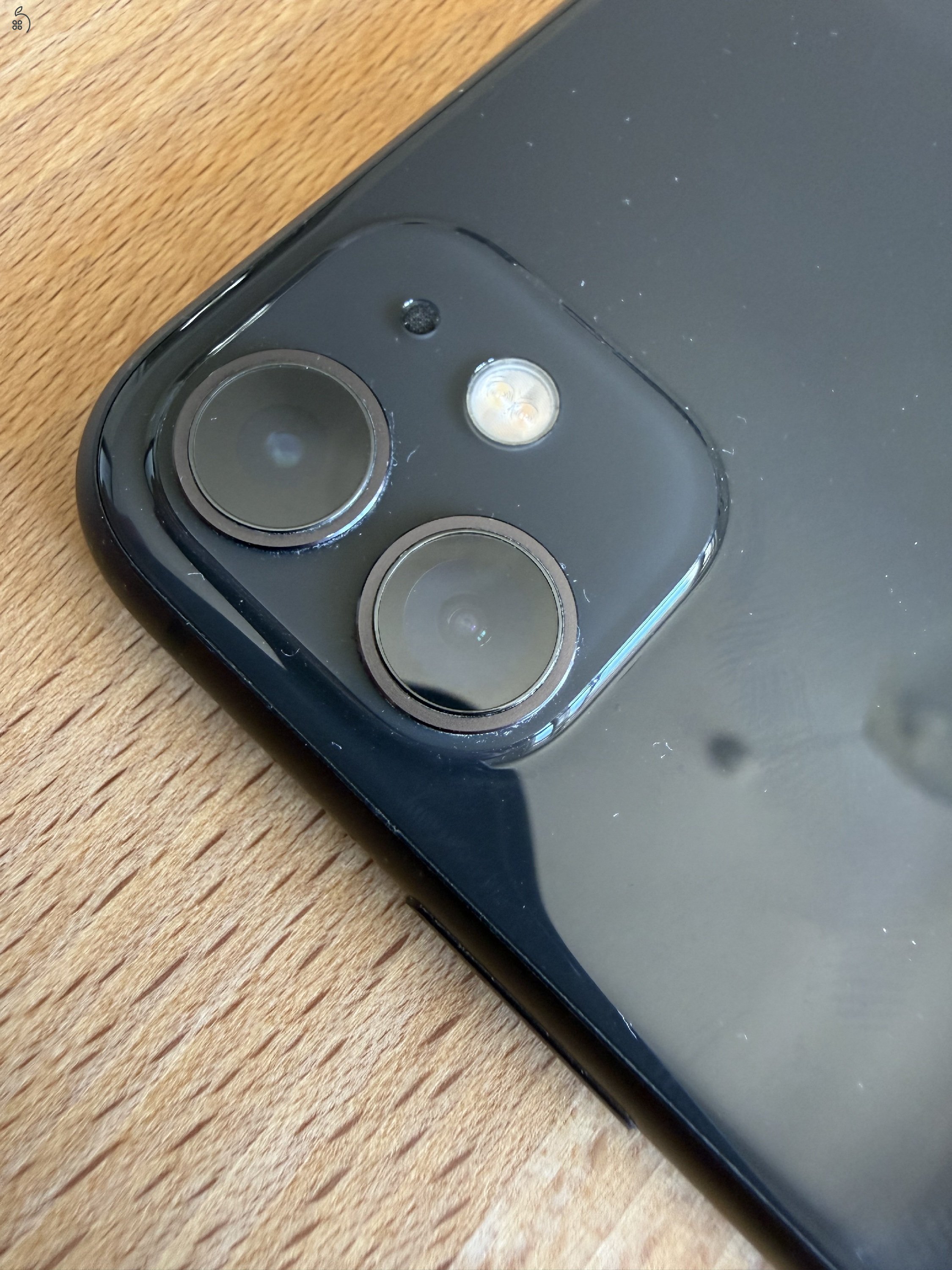 Apple iPhone 11 64 GB fekete színben