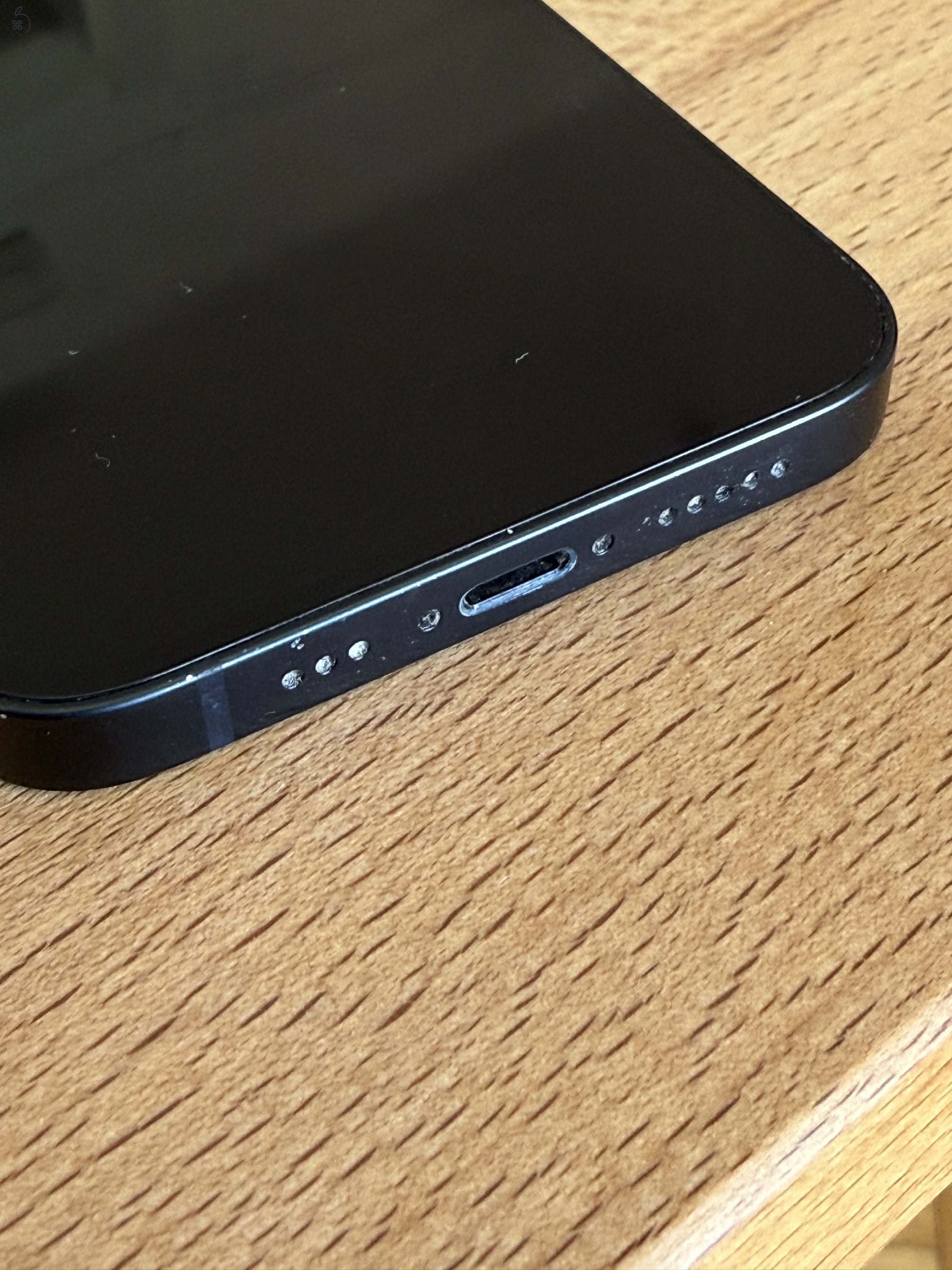 Apple iPhone 13 128 GB, Midnight (éjfekete) színben