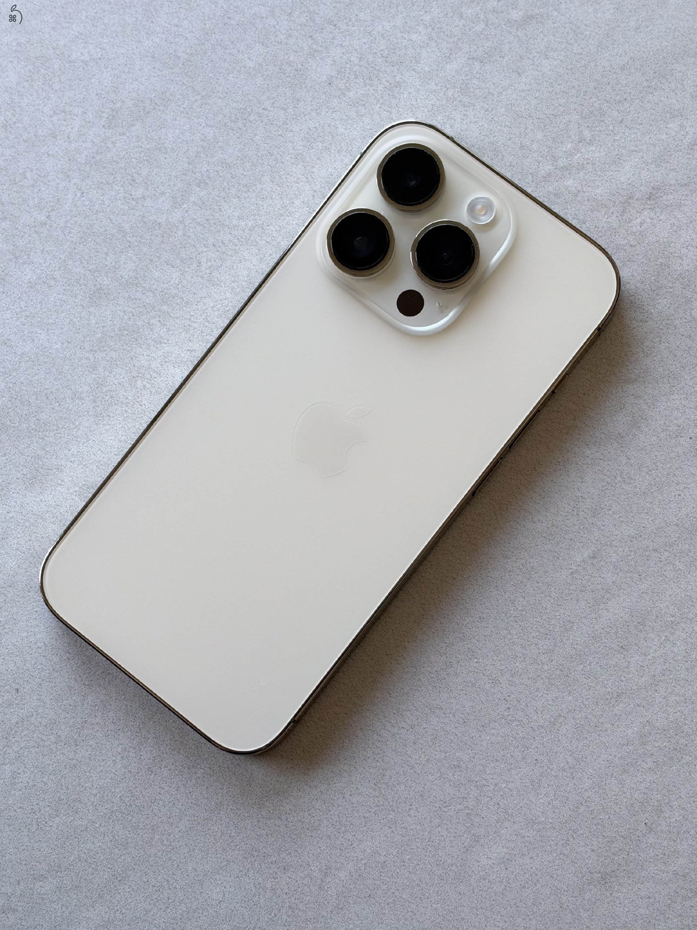 Arany Iphone 14 PRO 256 GB - ajándék tokokkal