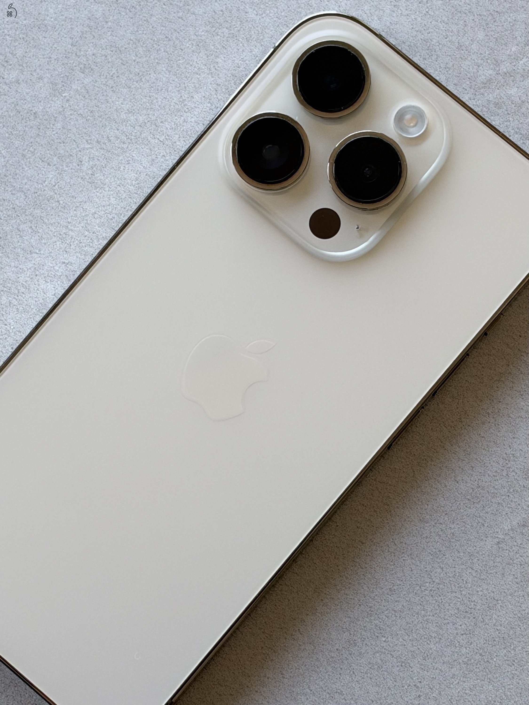 Arany Iphone 14 PRO 256 GB - ajándék tokokkal