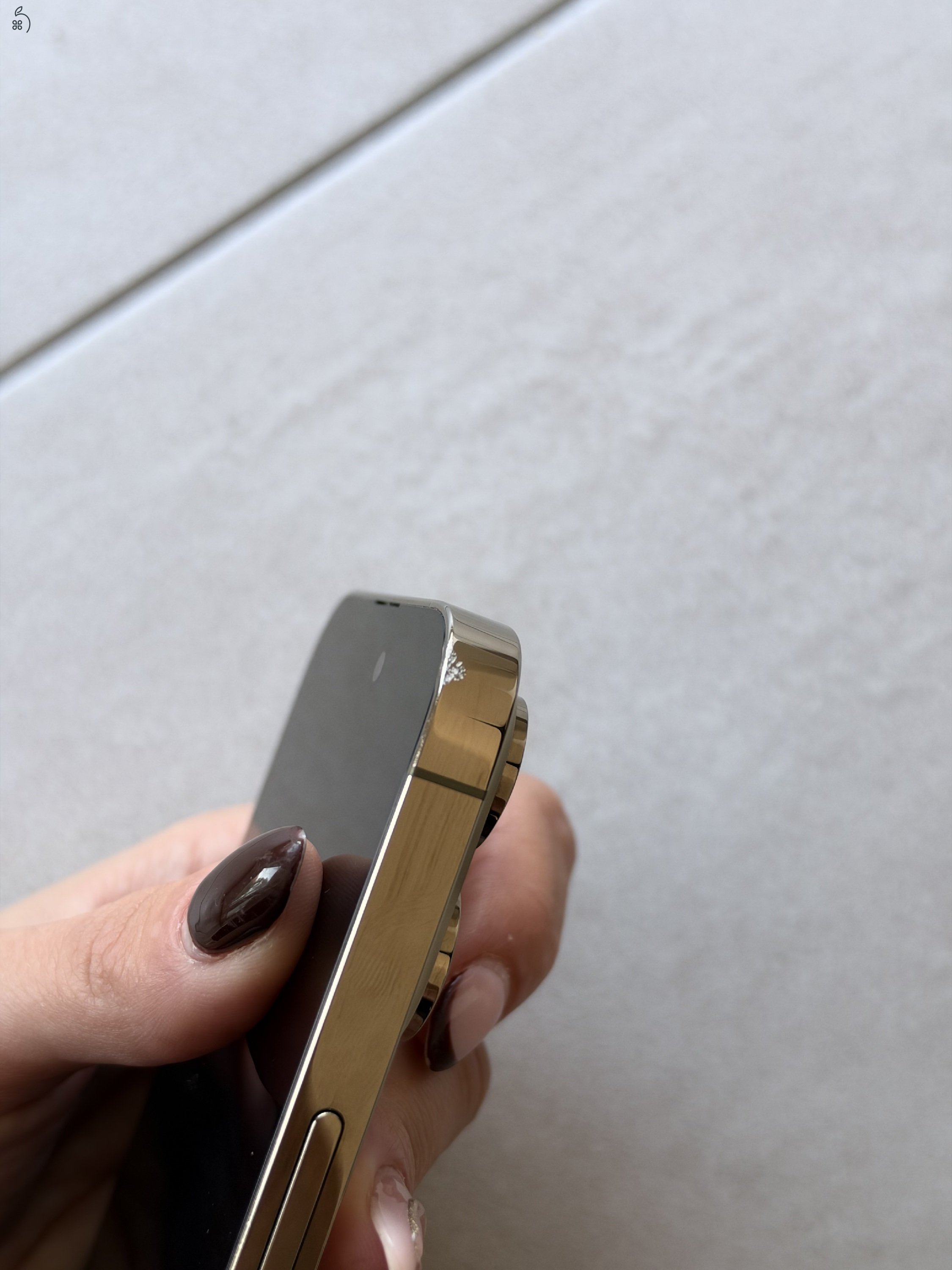 Arany Iphone 14 PRO 256 GB - ajándék tokokkal