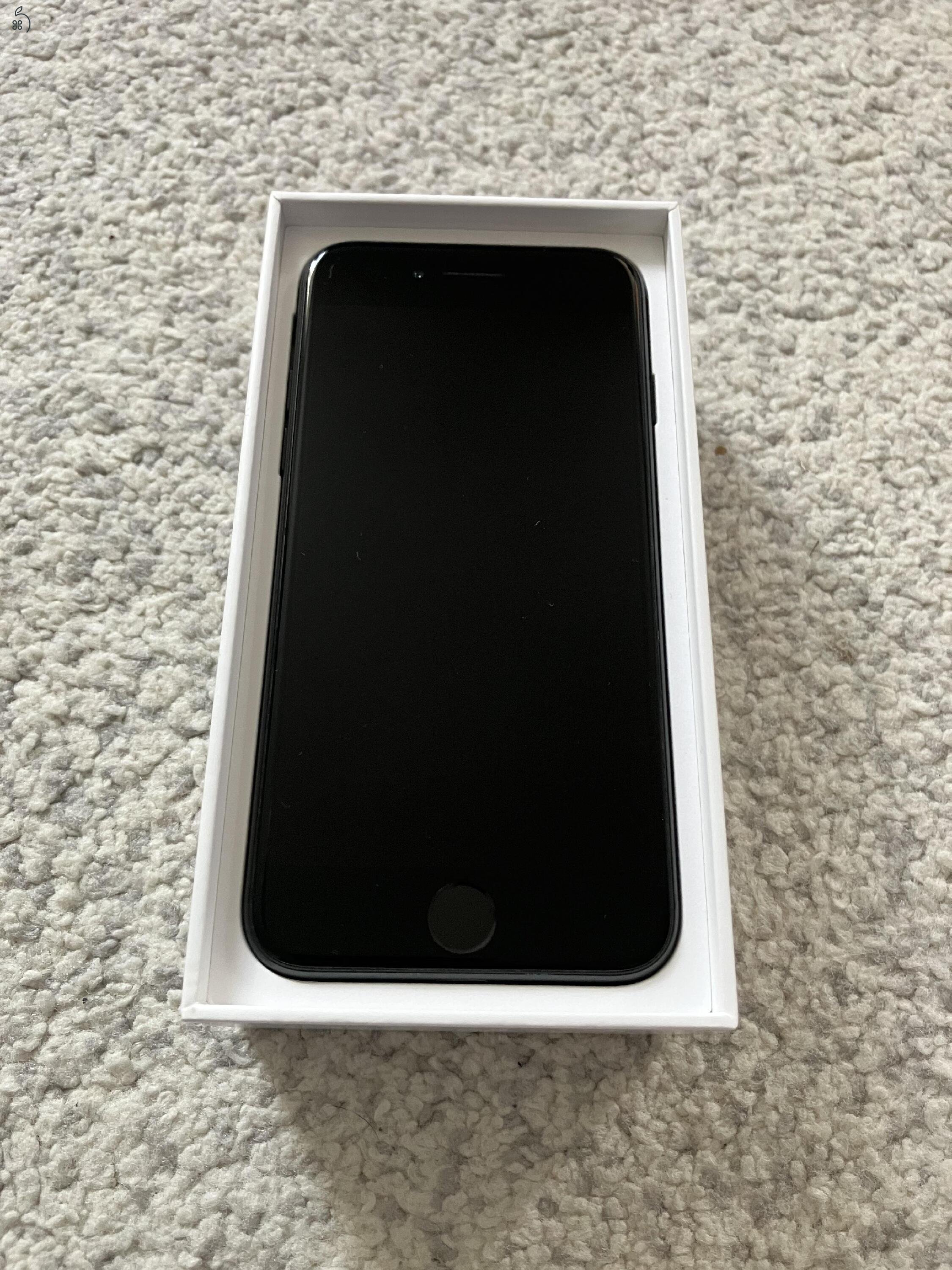 Apple iPhone 7, Fekete, 32GB, 100% akkumulátor 