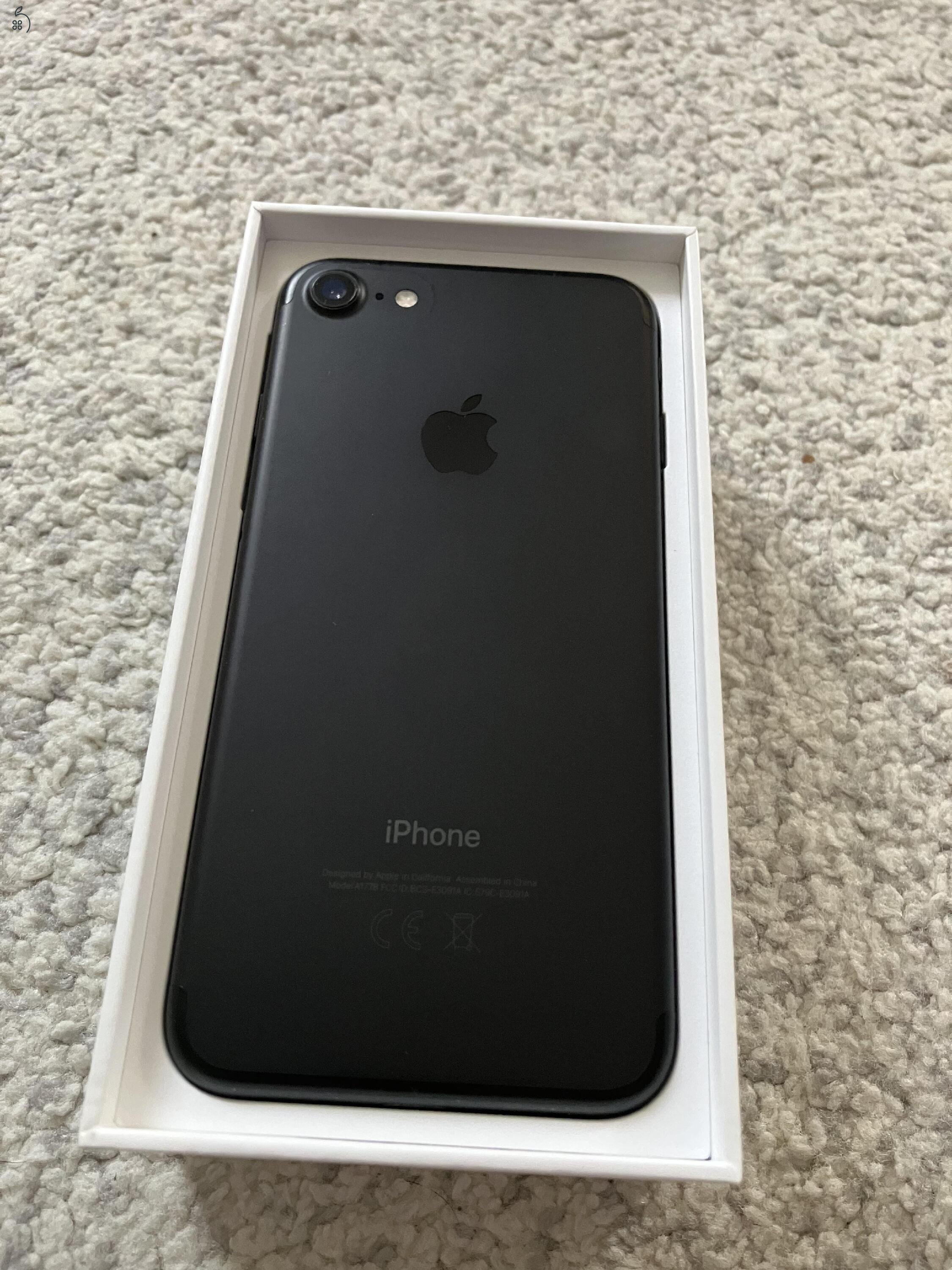 Apple iPhone 7, Fekete, 32GB, 100% akkumulátor 