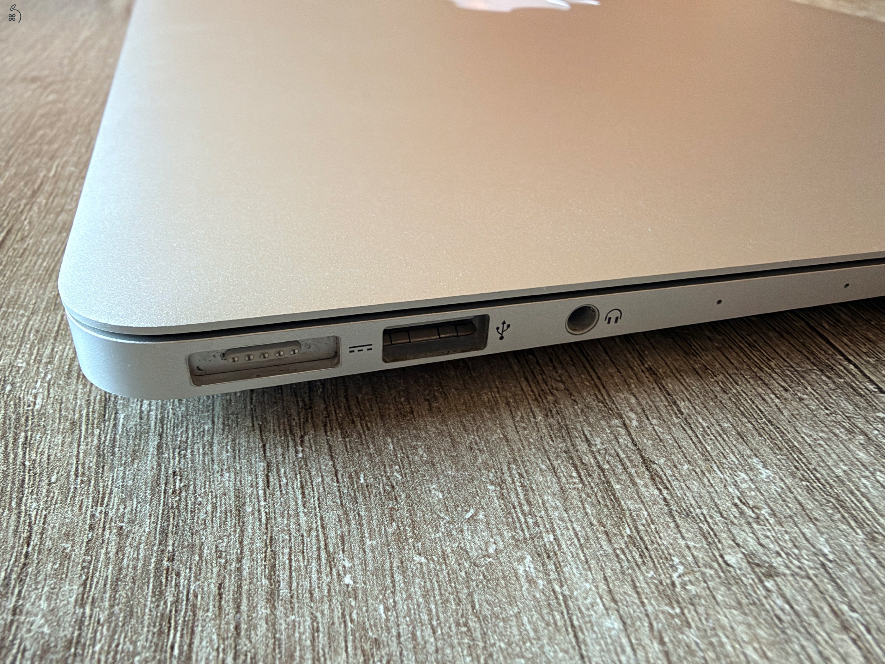 MacBook Air 2017 nagyon jó állapotban