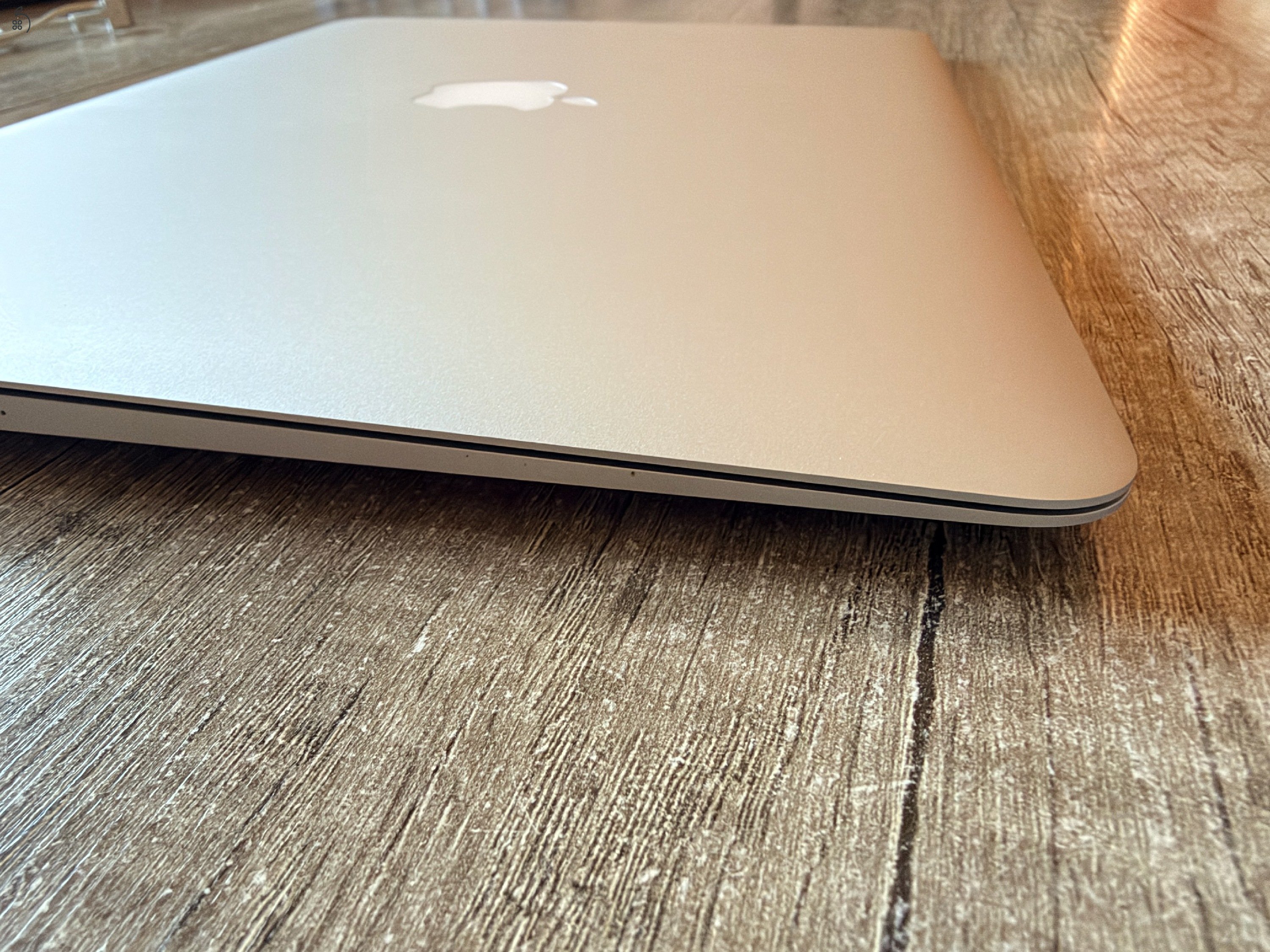 MacBook Air 2017 nagyon jó állapotban