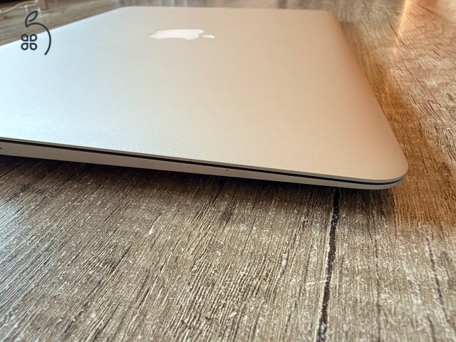 MacBook Air 2017 nagyon jó állapotban