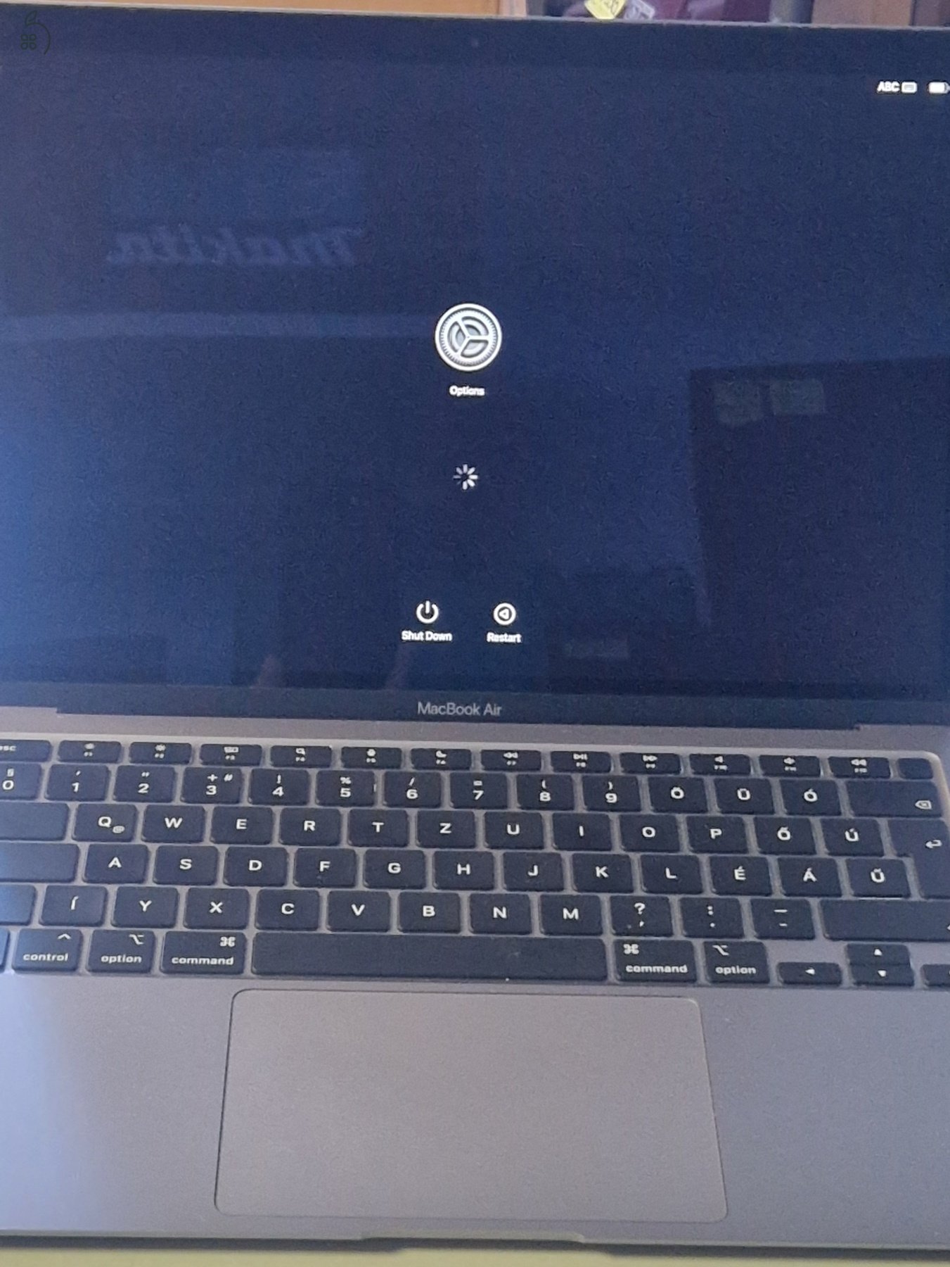 Apple MacBook Air 13.3 M1 (2020) Notebook 2028.08.-hó ig GYÁRI GARANCIA!(zárolt)