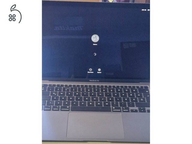 Apple MacBook Air 13.3 M1 (2020) Notebook 2028.08.-hó ig GYÁRI GARANCIA!(zárolt)