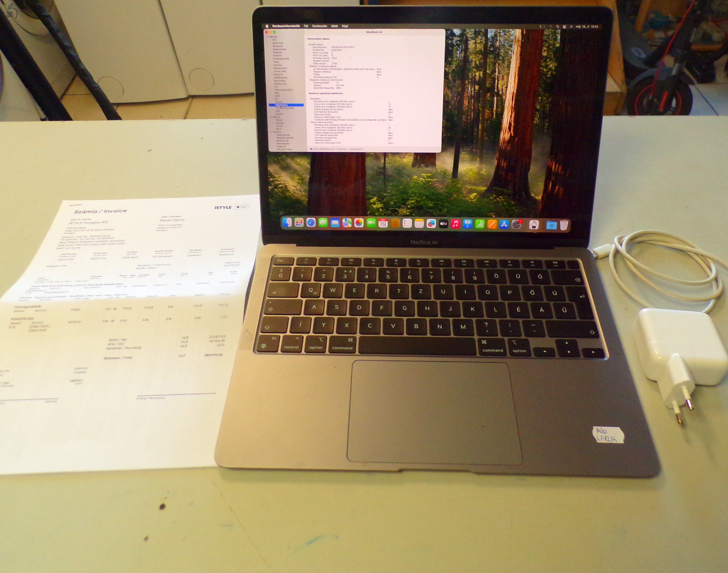 Apple MacBook Air 13.3 M1 (2020) Notebook 2028.08.-hó ig GYÁRI GARANCIA!(zárolt)