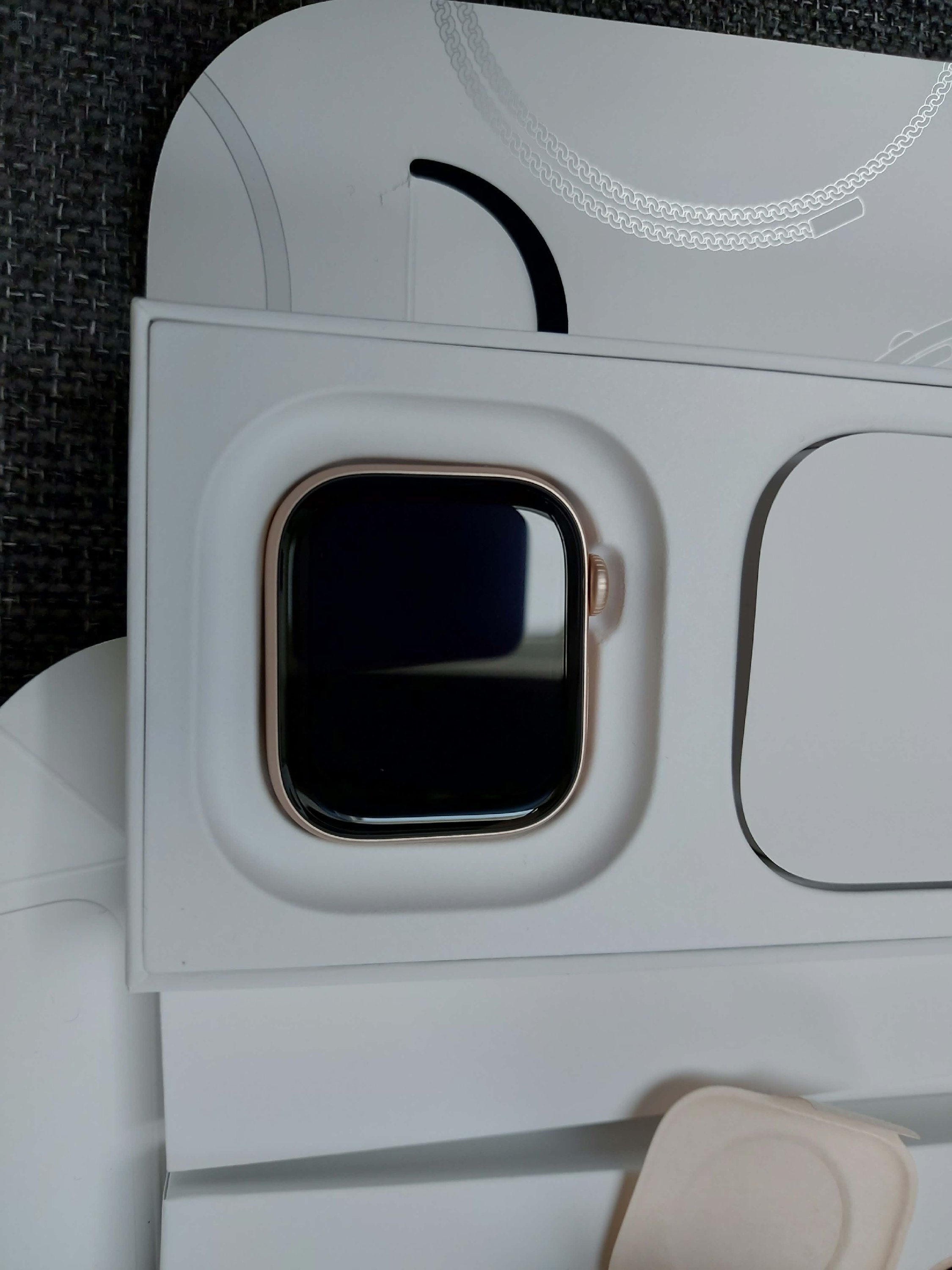 Apple Watch Series 11 - GPS + Cellular - Aluminium Rose Gold 42mm - 1 év garanciával