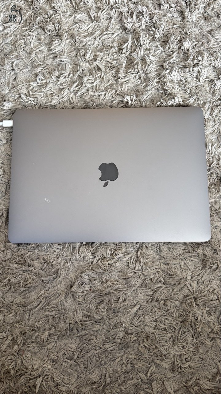 Eladó MacBook Air 13” – 2020, asztroszürke (i5 Intel Core)