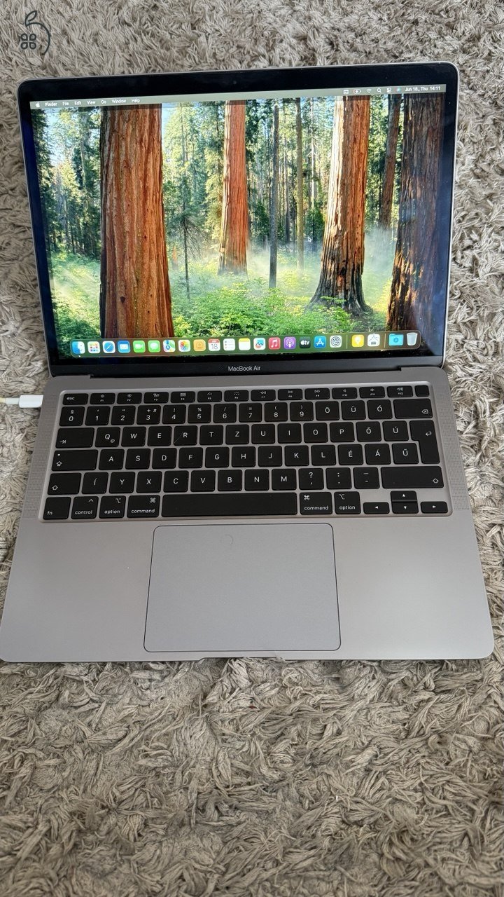 Eladó MacBook Air 13” – 2020, asztroszürke (i5 Intel Core)