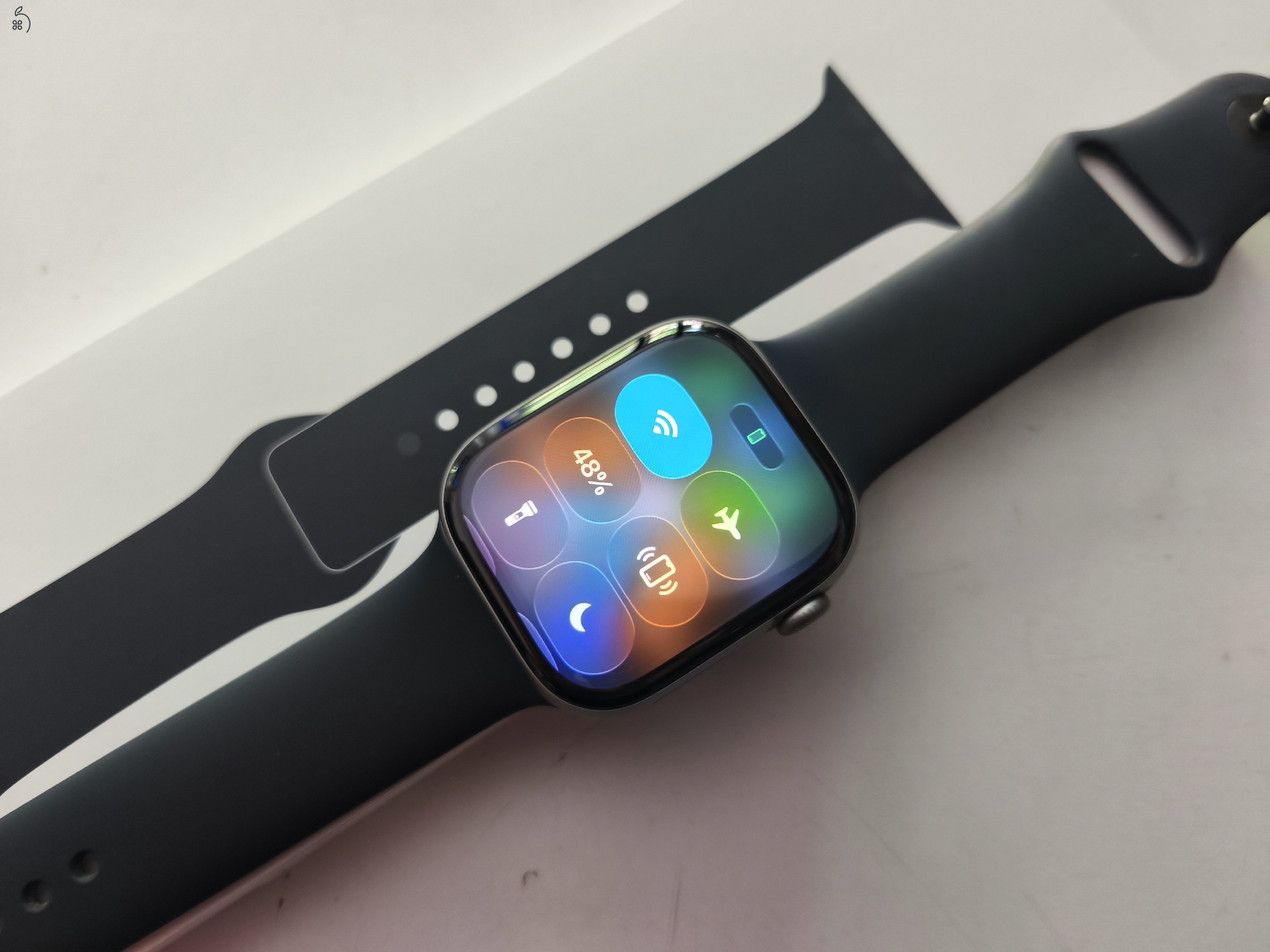 Apple Watch Series 11 46mm karcmentes, 100% aksi, 2028.05.-ig Apple gar ALZA 2 ajándék új gyári szíj