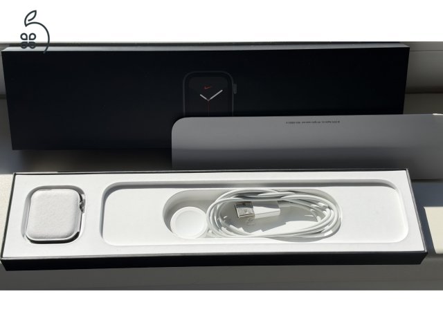 Apple Watch Nike Series 6 GPS 40mm fekete