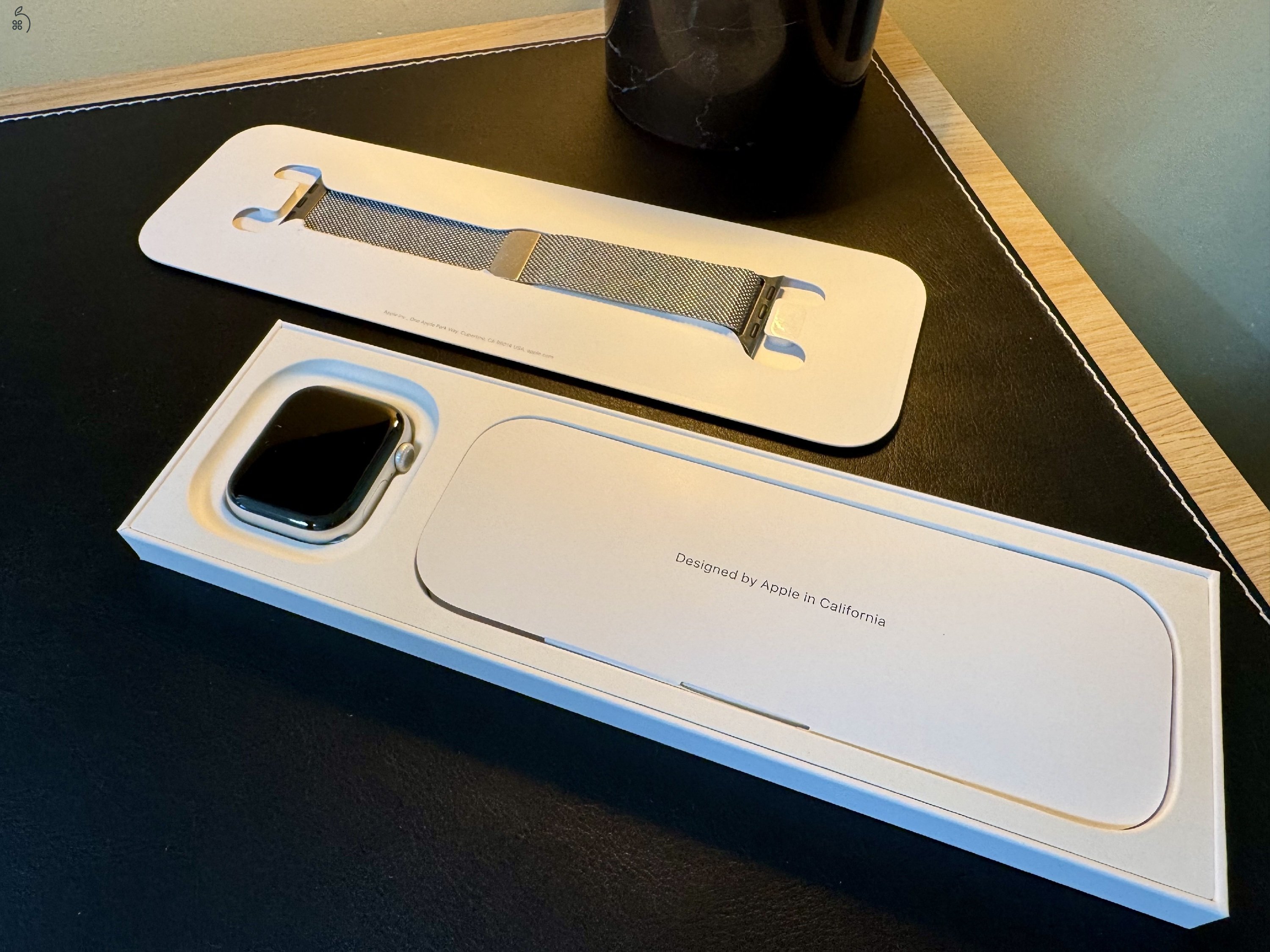 Apple Watch Series 11 GPS + Cellular, 42 mm-es ezüstszínű alumíniumtok, natúr milánói szíj