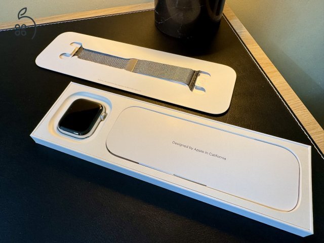 Apple Watch Series 11 GPS + Cellular, 42 mm-es ezüstszínű alumíniumtok, natúr milánói szíj