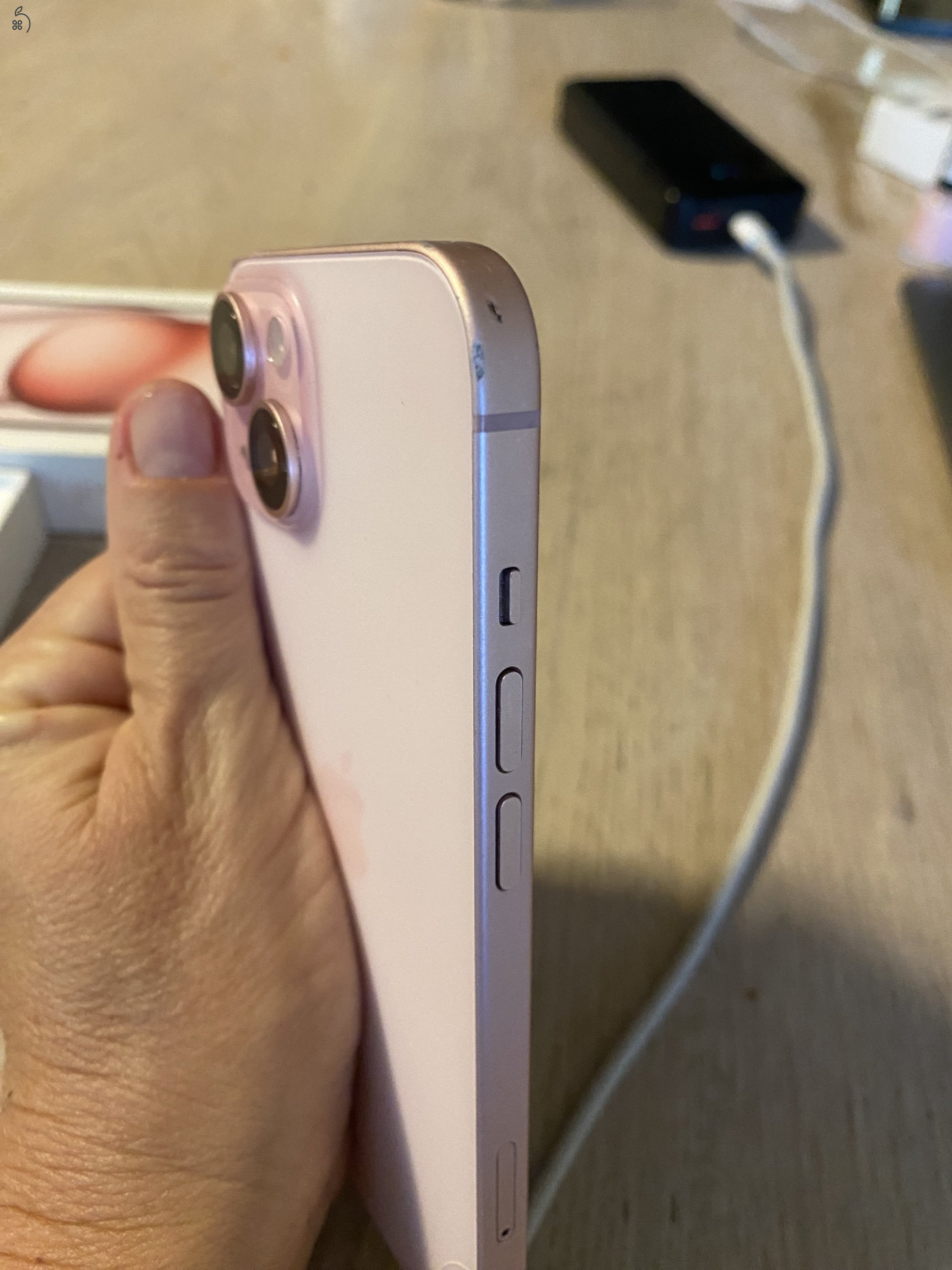 iPhone 15 128 GB – rózsaszín, dobozzal, sérült hátlappal – 120 000 Ft