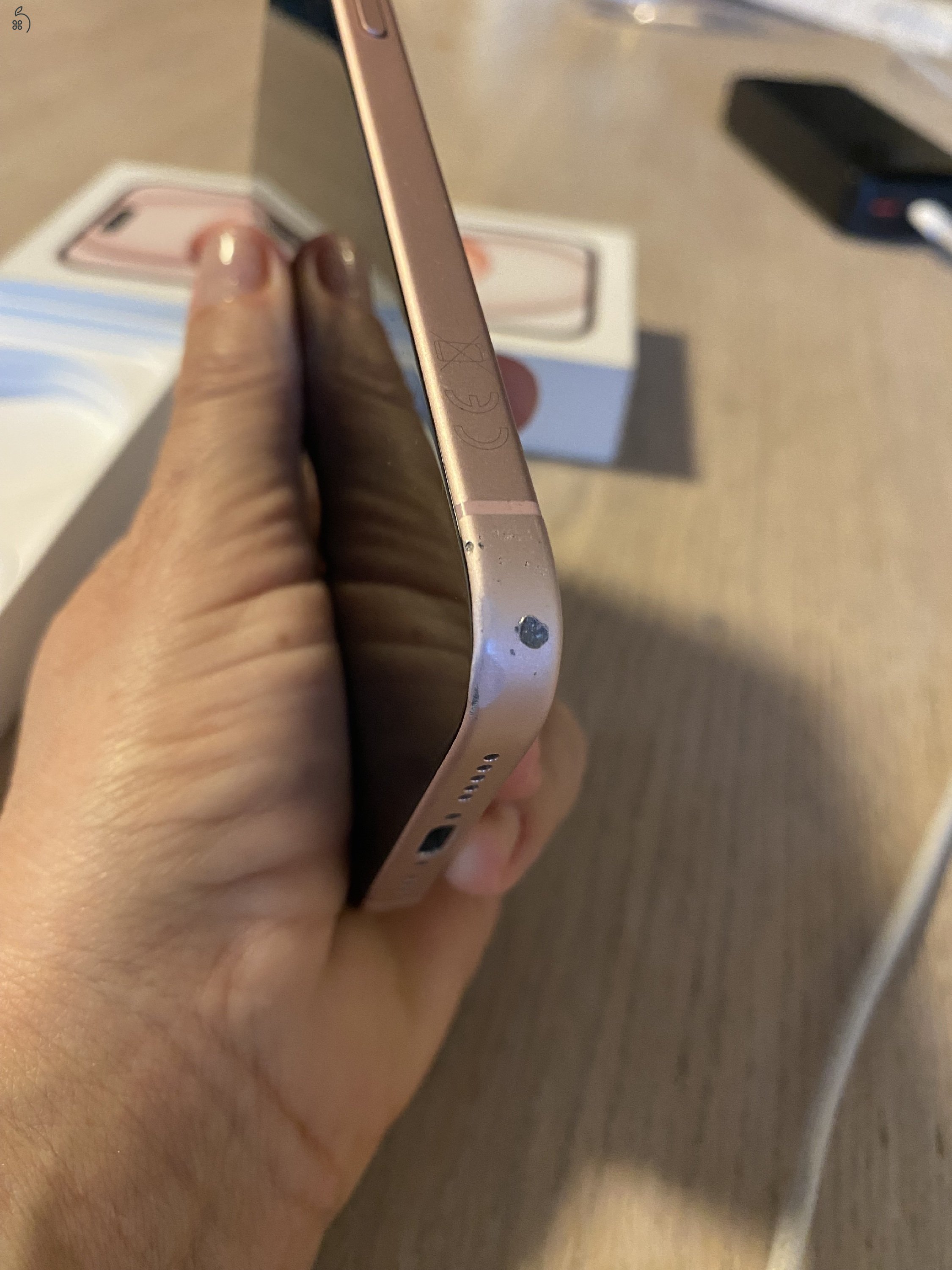 iPhone 15 128 GB – rózsaszín, dobozzal, sérült hátlappal – 120 000 Ft