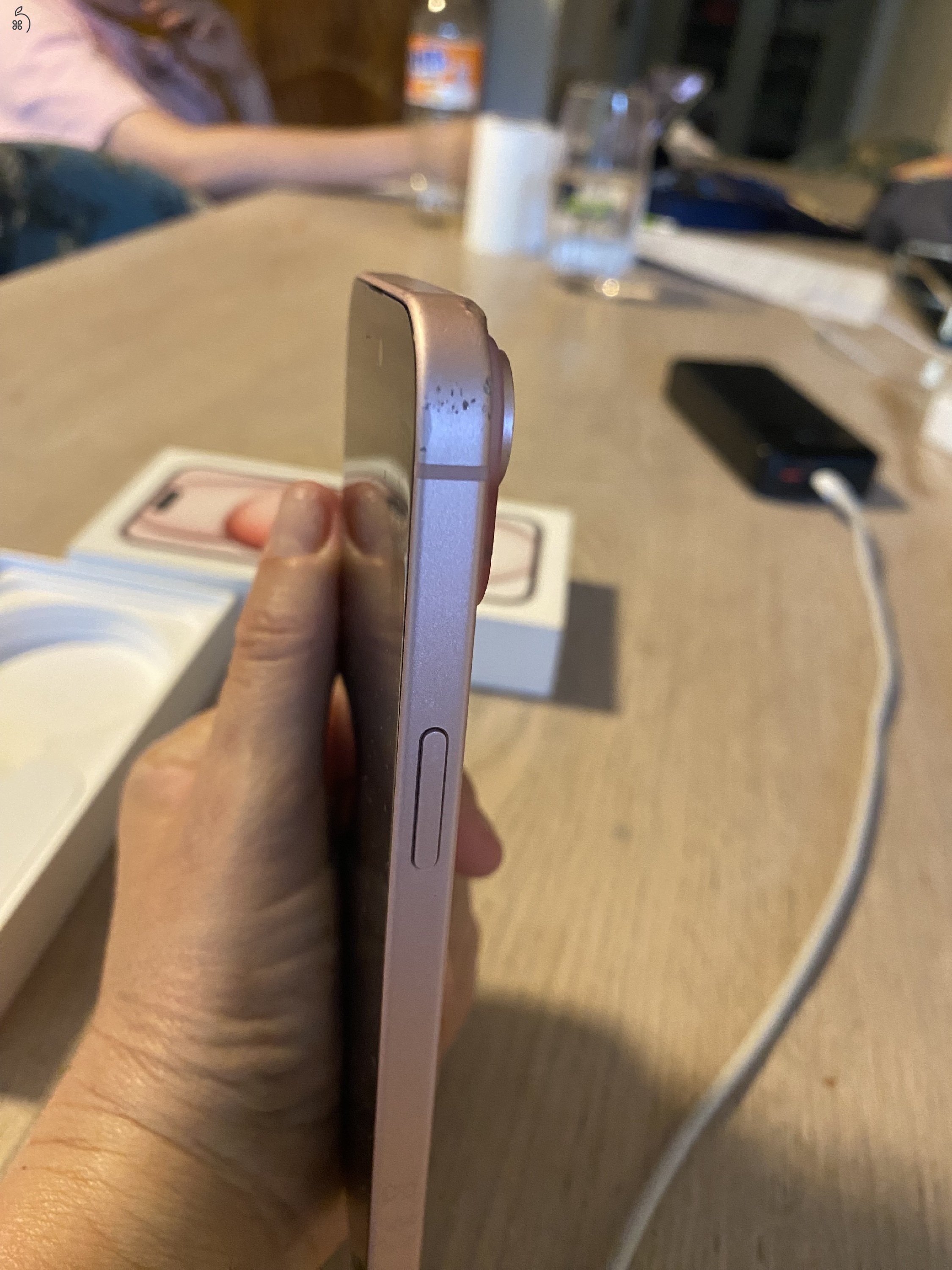 iPhone 15 128 GB – rózsaszín, dobozzal, sérült hátlappal – 120 000 Ft