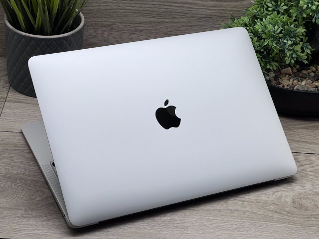 MacBook Air 2020 M1 13” 256GB 2 ÉV Garanciával