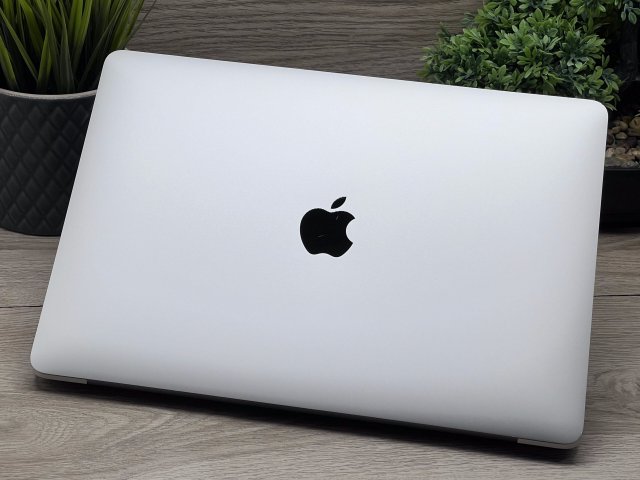 MacBook Air 2020 M1 13” 256GB 2 ÉV Garanciával