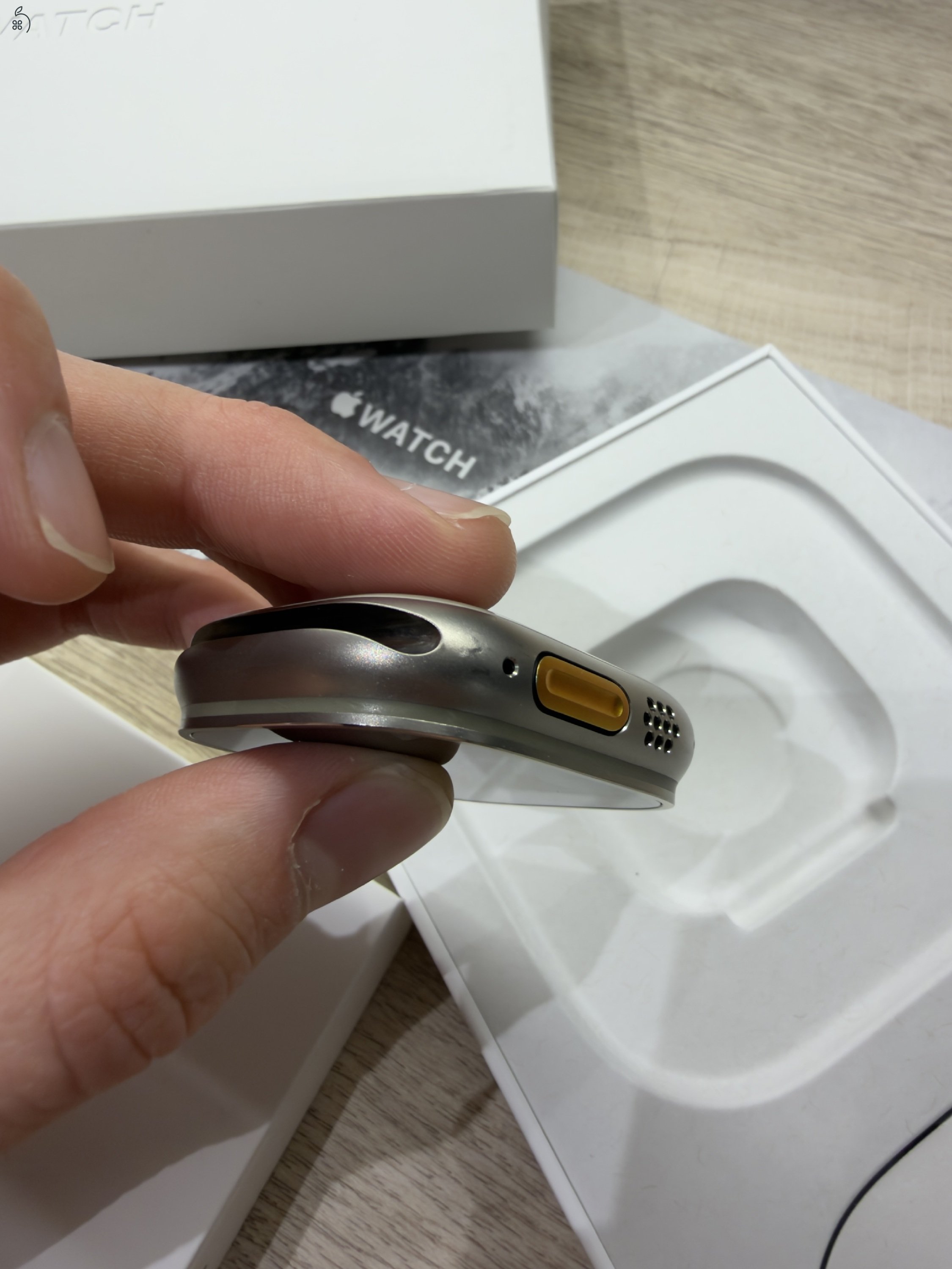 Apple Watch Ultra 1 (49mm Titanium) – Karcmentes, 89% akku, dobozában!
