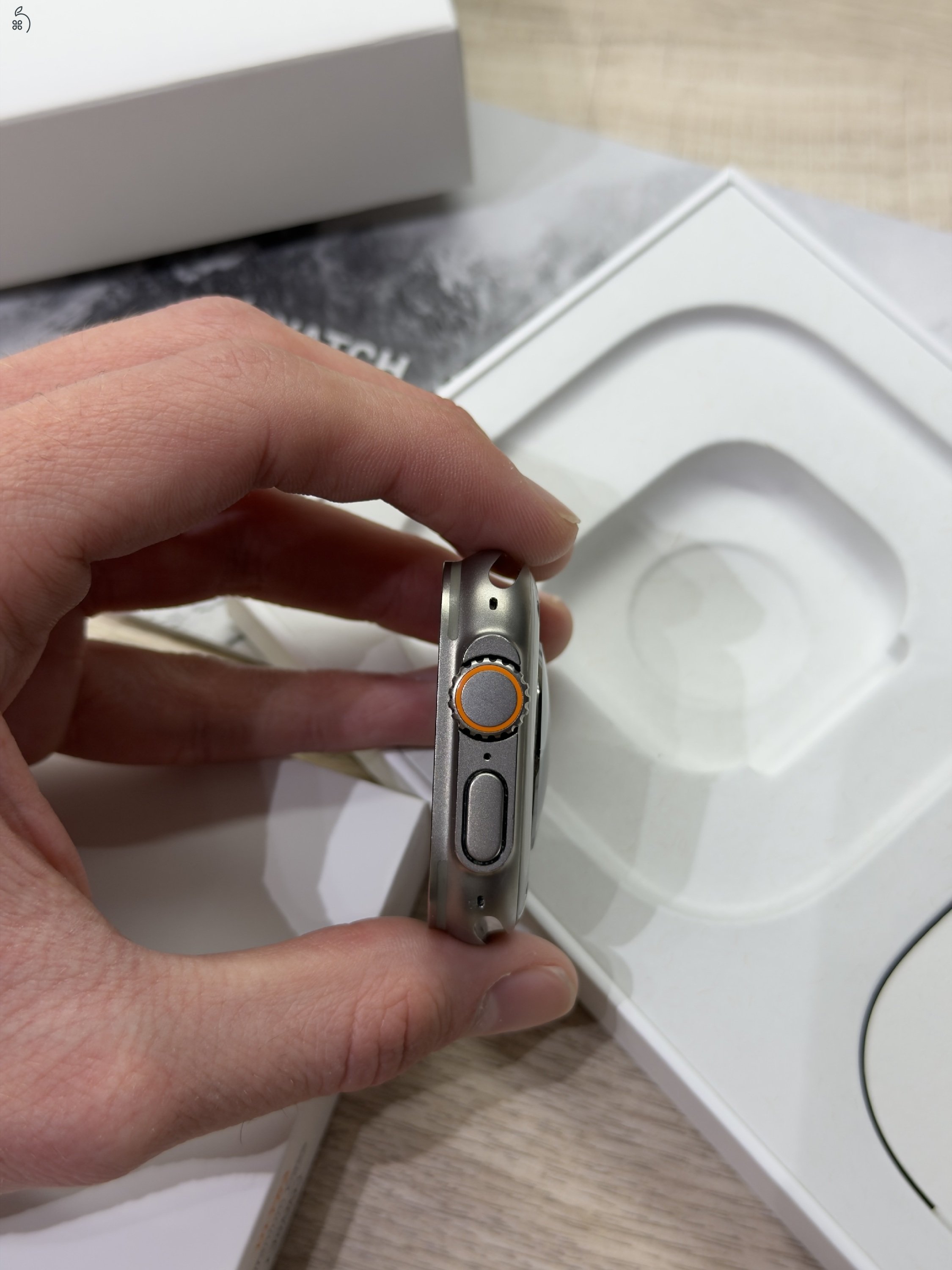 Apple Watch Ultra 1 (49mm Titanium) – Karcmentes, 89% akku, dobozában!