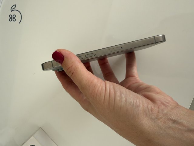 Hibátlan, karc és  sérülésmentes iPhone 15 Pro  eladó