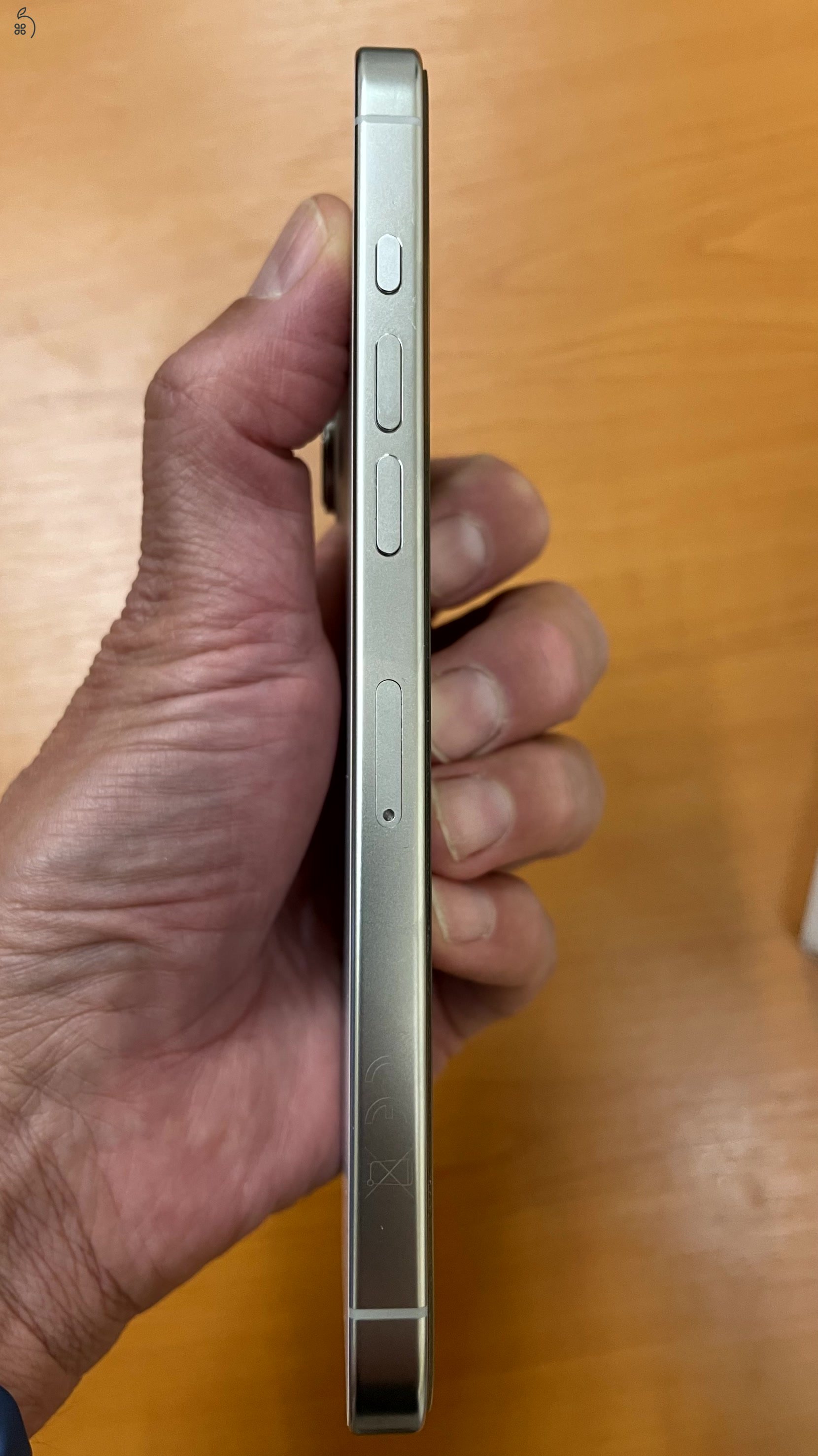 Apple iPhone 16 Pro Max 256 GB White Titanium 93% akku