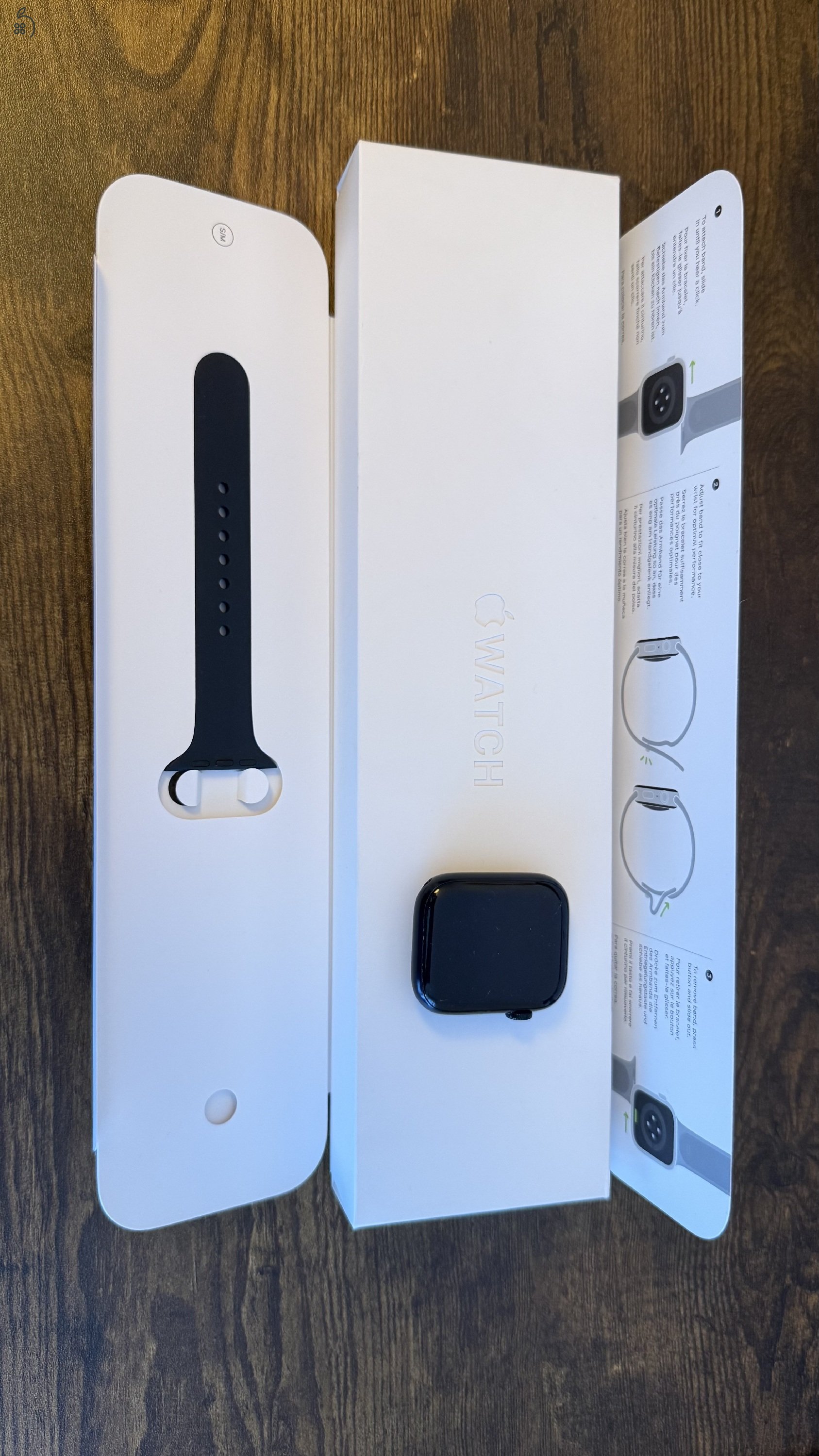 Apple Watch S7 Cellular Aluminium Case Midnight 45mm sportszíjjal