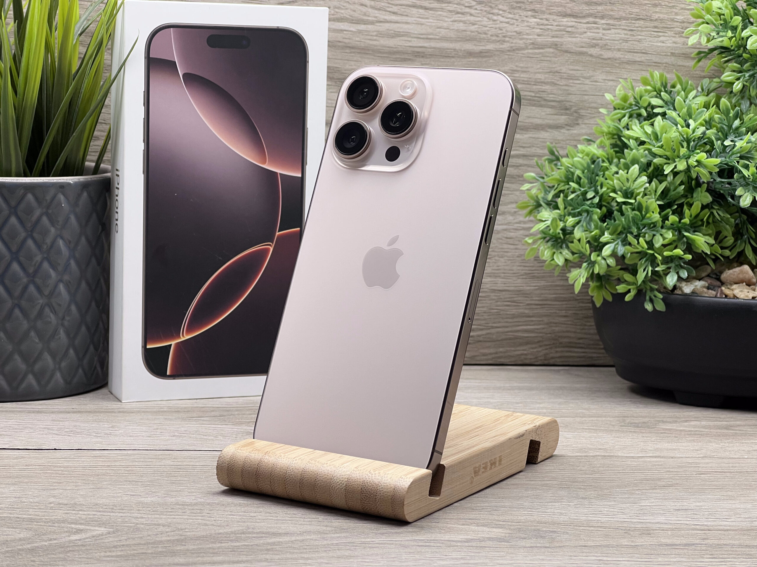 Hibátlan iPhone 16 Pro Max Desert Titanium 512GB 2 ÉV Garanciával 93%